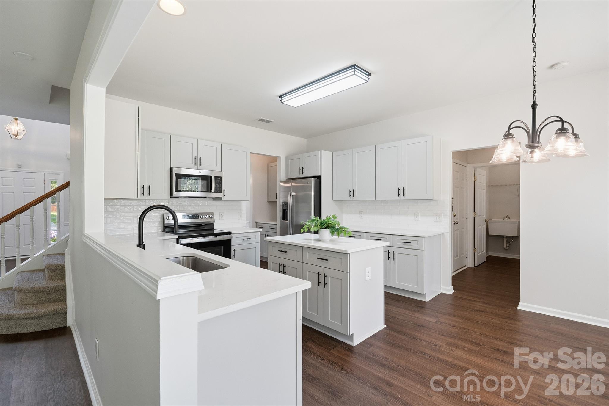 7633 Rathburn Lane — Charlotte