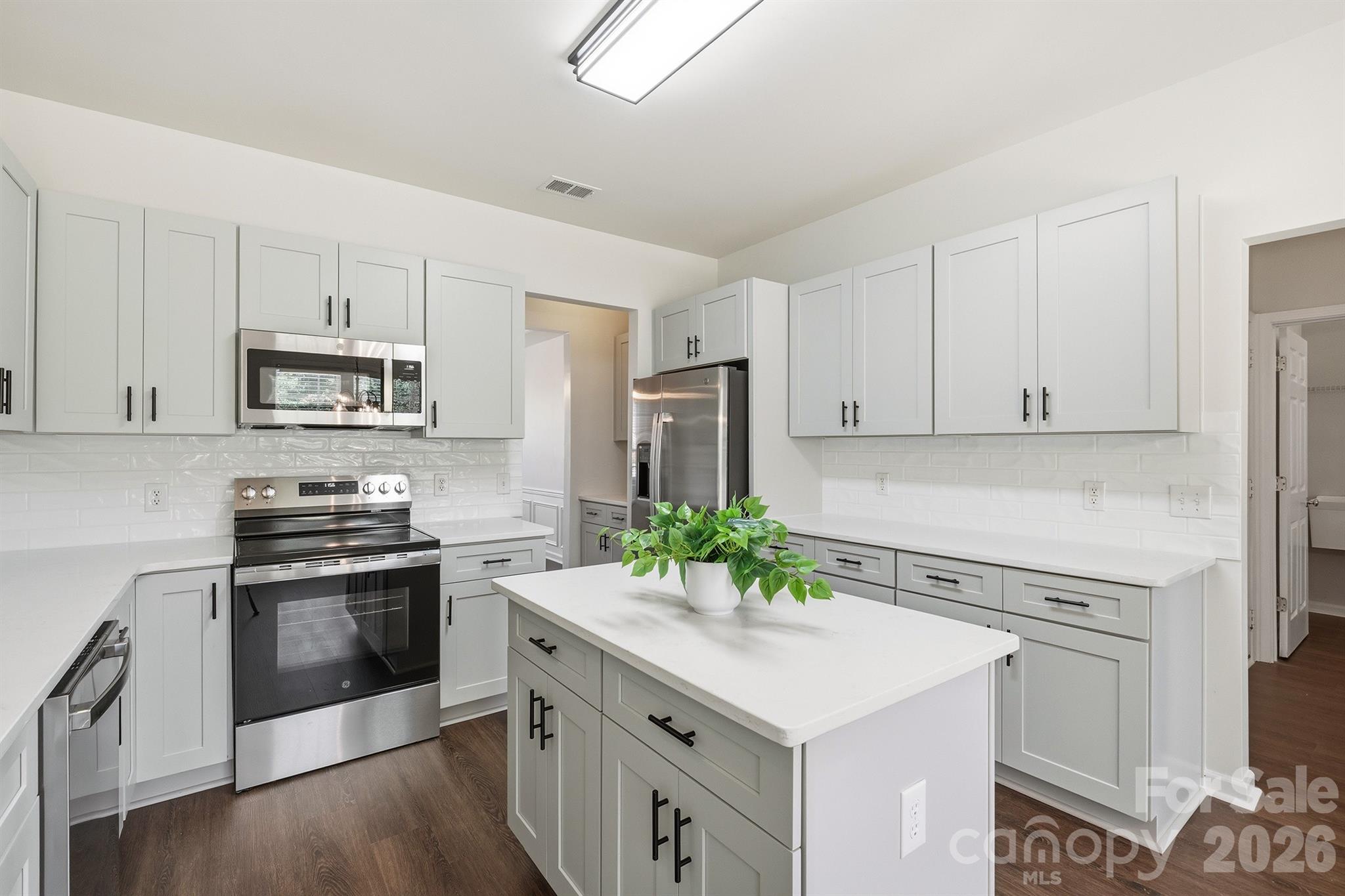 7633 Rathburn Lane — Charlotte