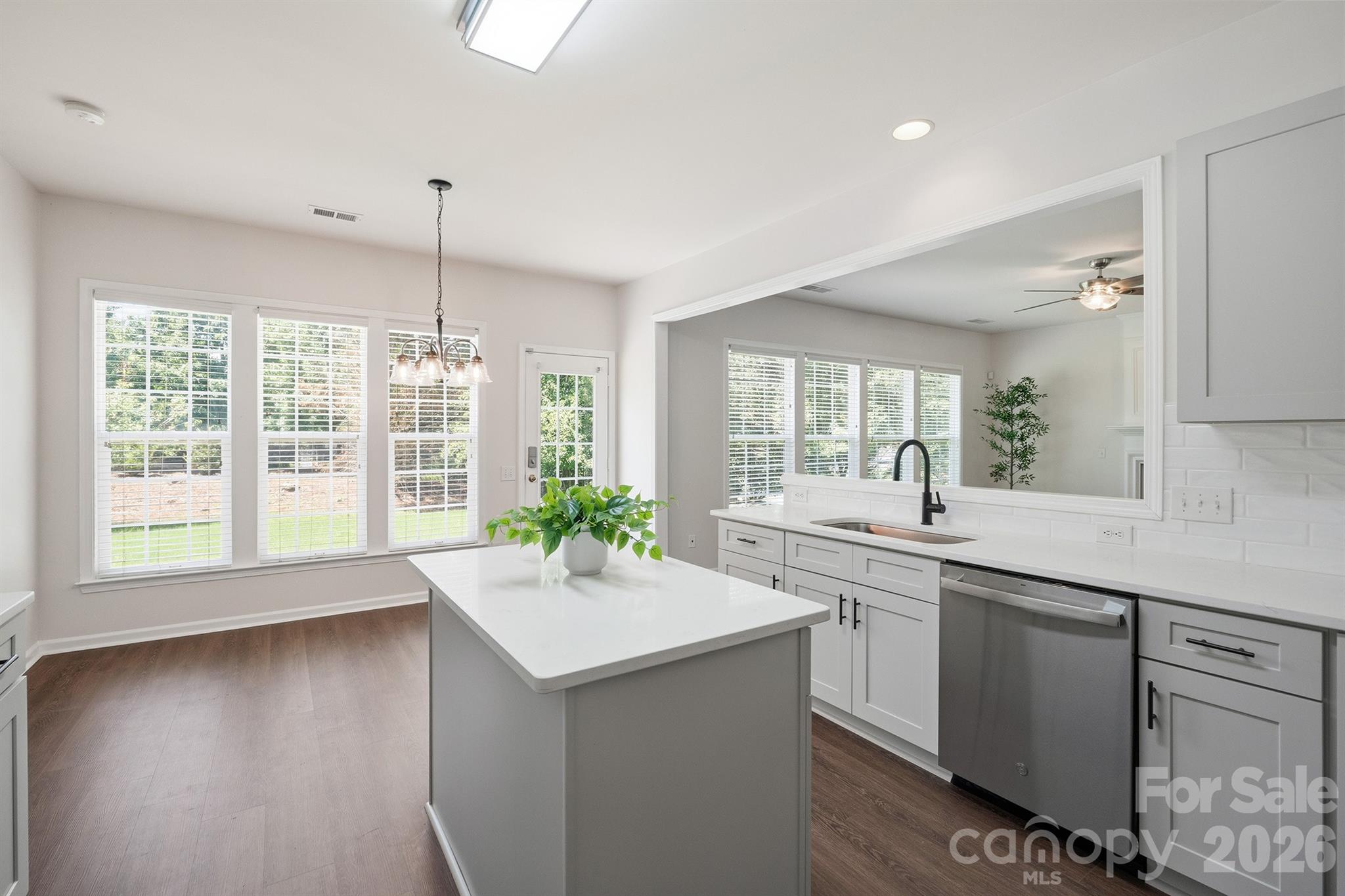 7633 Rathburn Lane — Charlotte