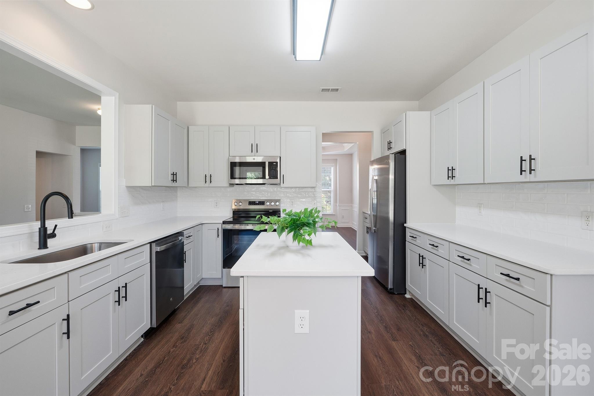 7633 Rathburn Lane — Charlotte