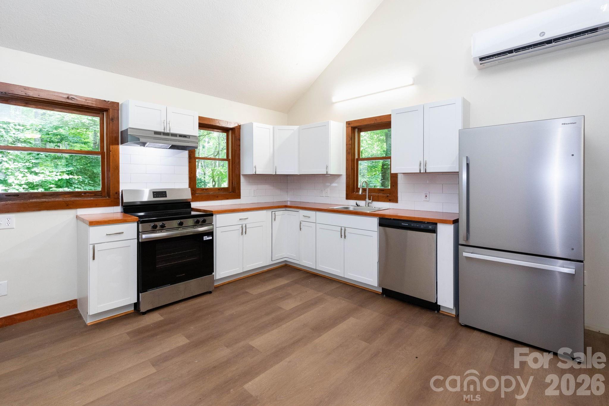 109 Narrow Way Road — Burnsville