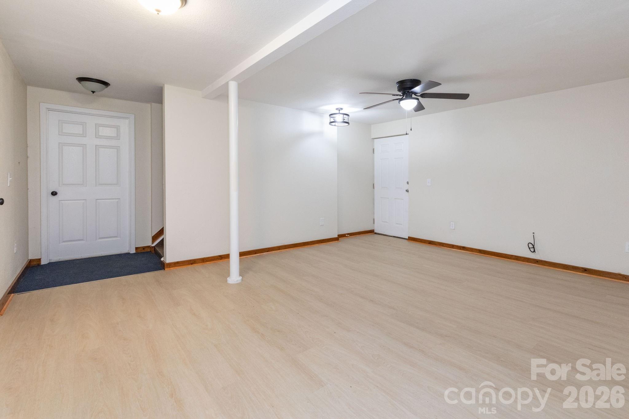 109 Narrow Way Road — Burnsville