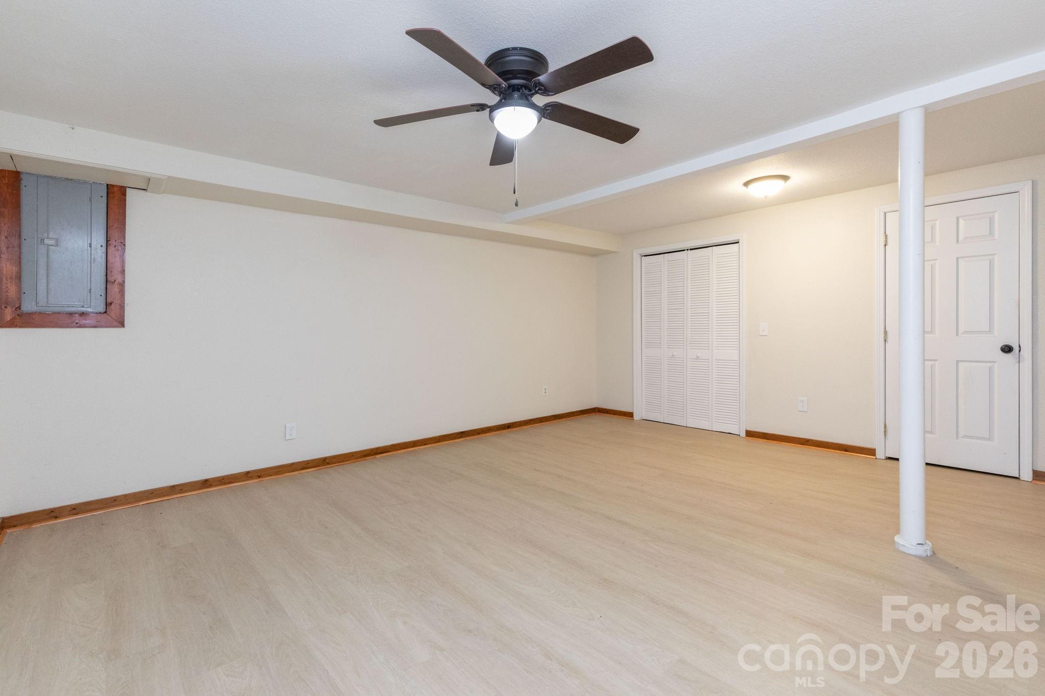 109 Narrow Way Road — Burnsville