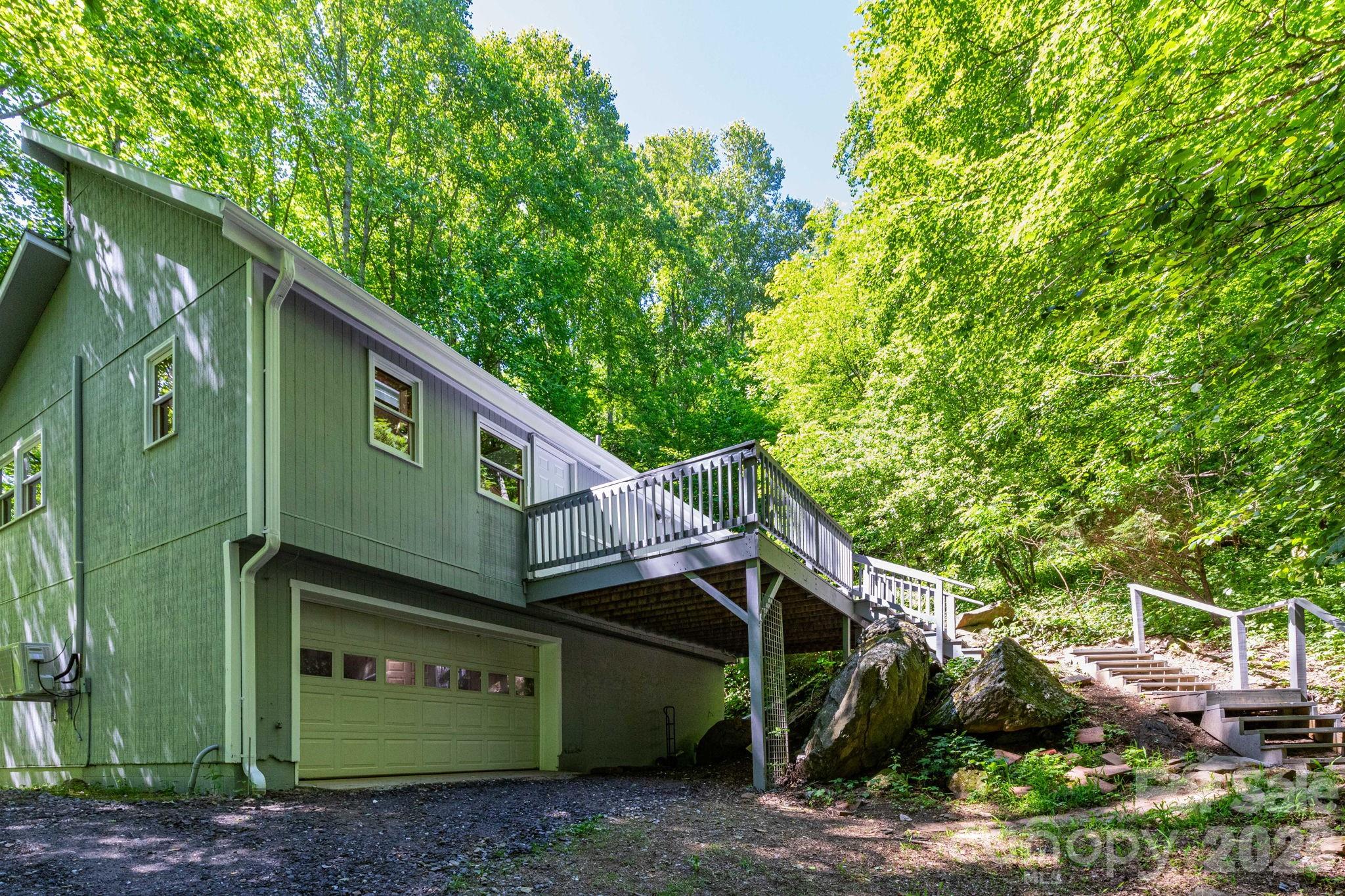 109 Narrow Way Road — Burnsville