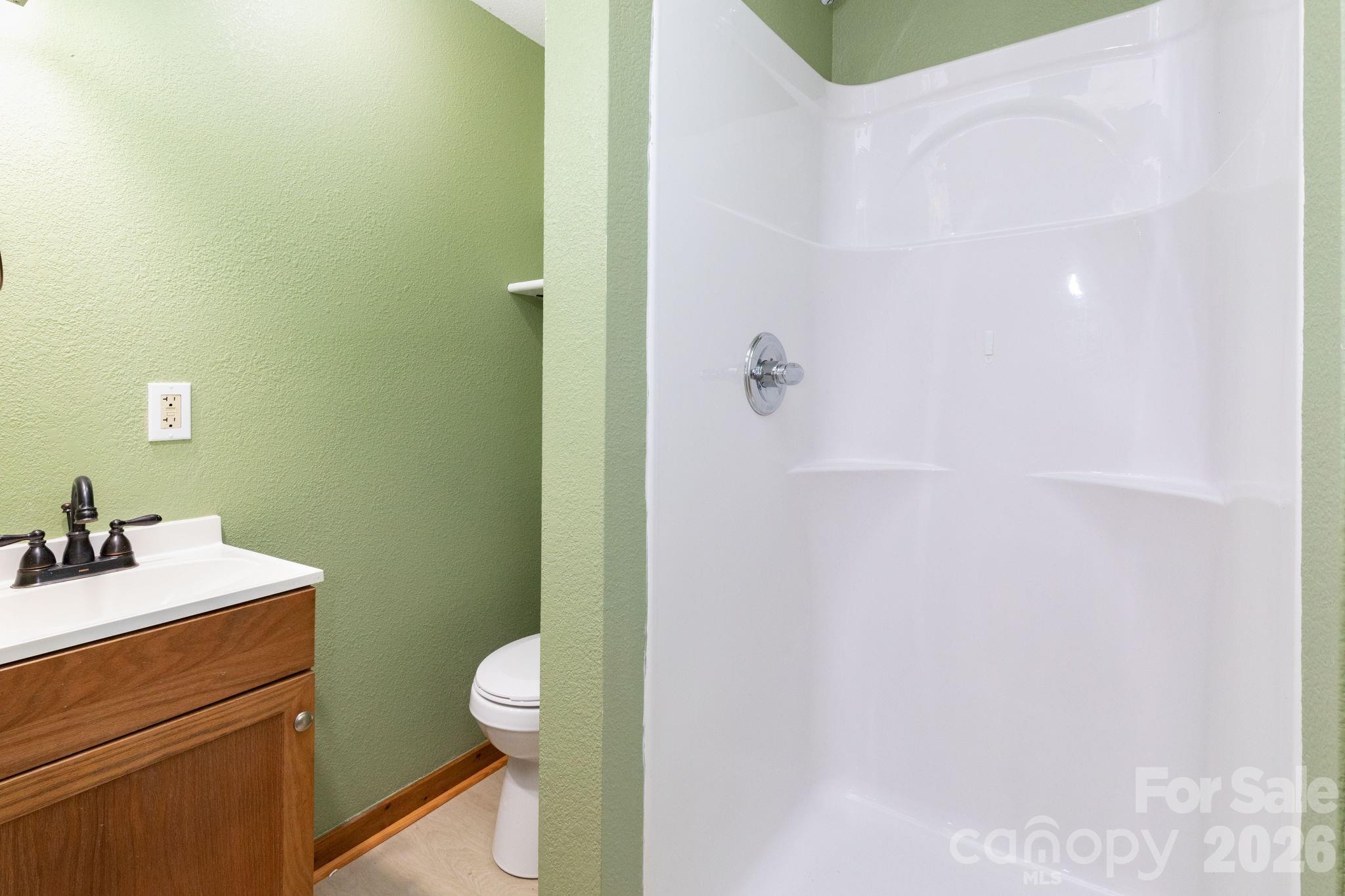 109 Narrow Way Road — Burnsville
