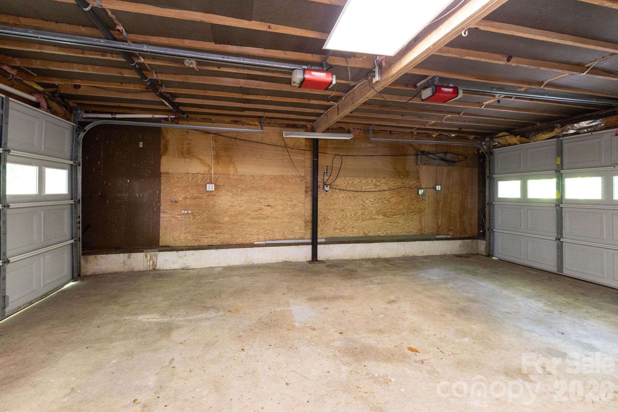 109 Narrow Way Road — Burnsville