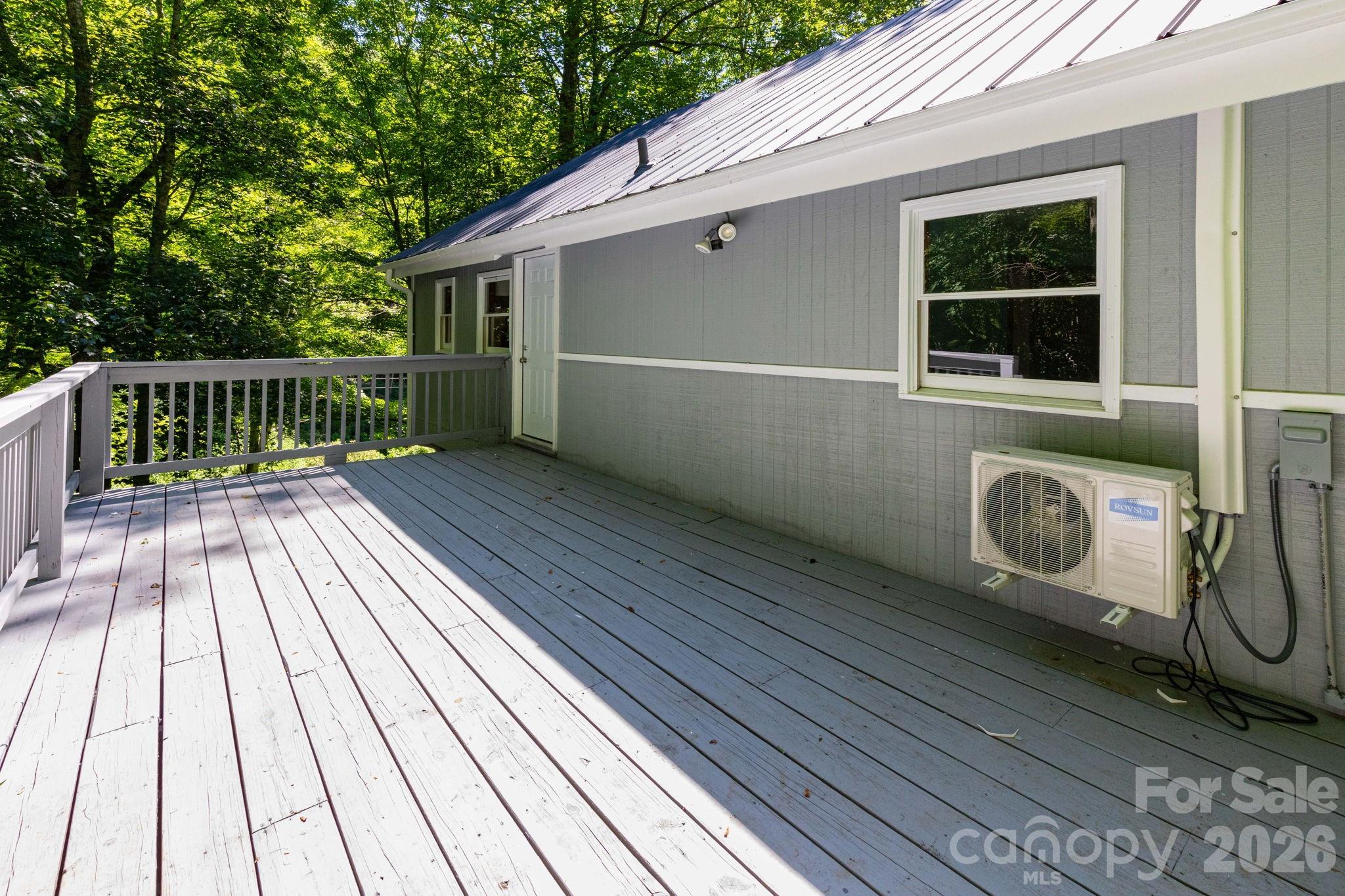 109 Narrow Way Road — Burnsville