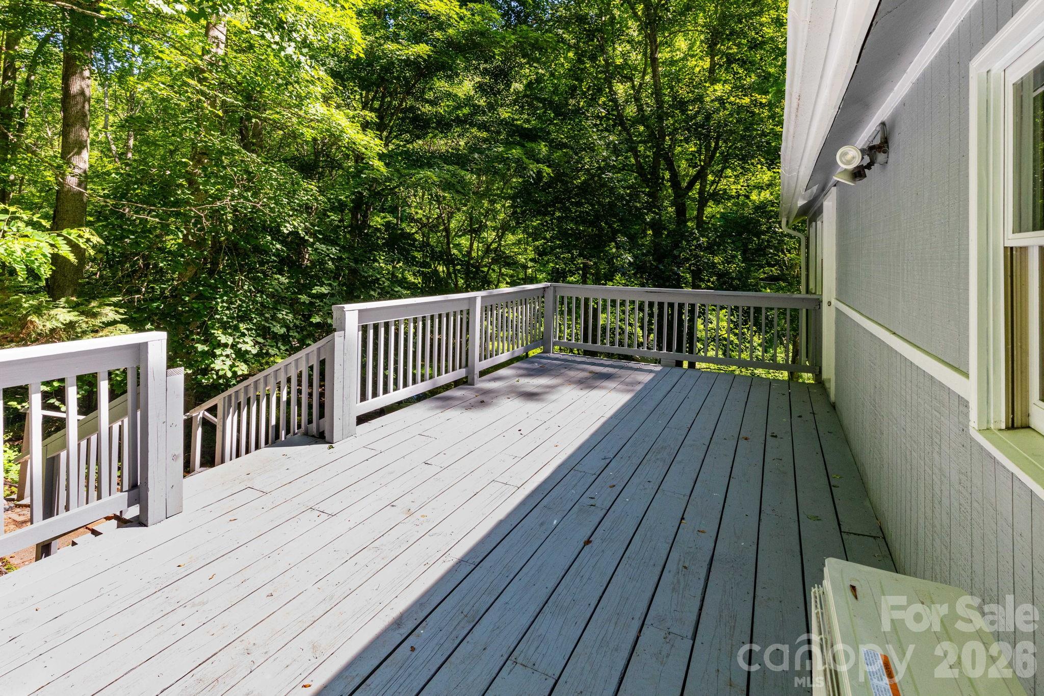 109 Narrow Way Road — Burnsville