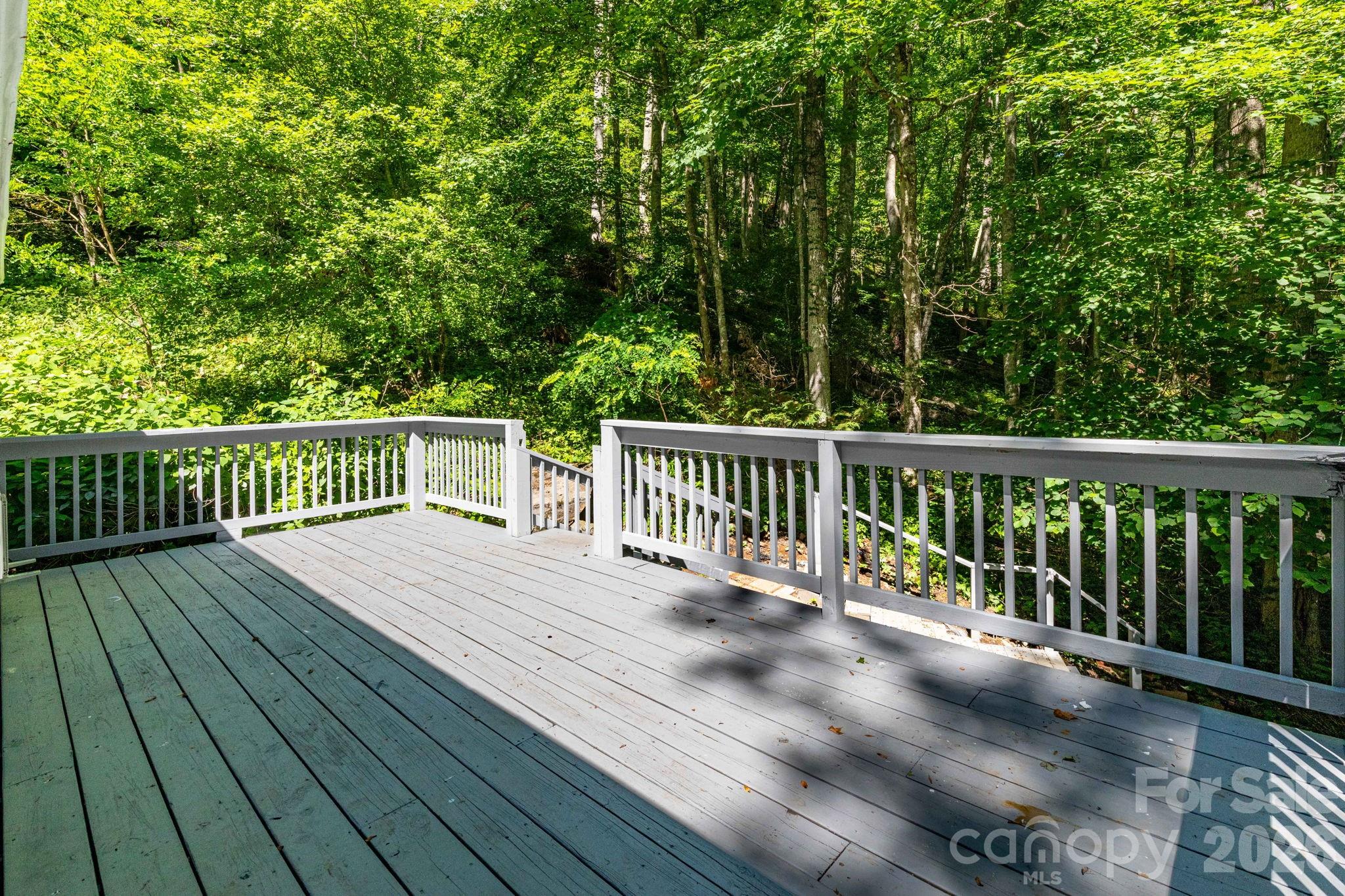 109 Narrow Way Road — Burnsville