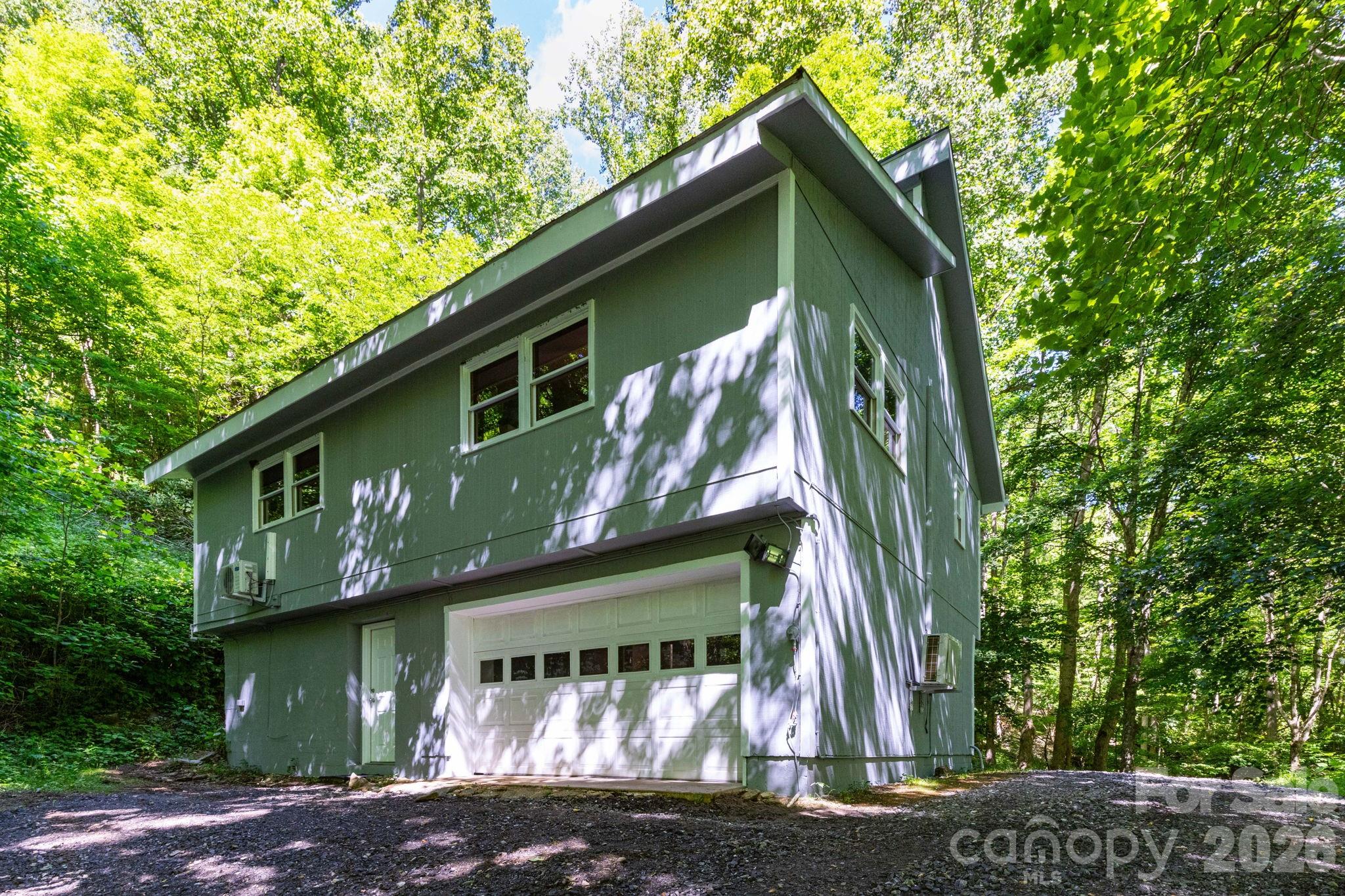 109 Narrow Way Road — Burnsville
