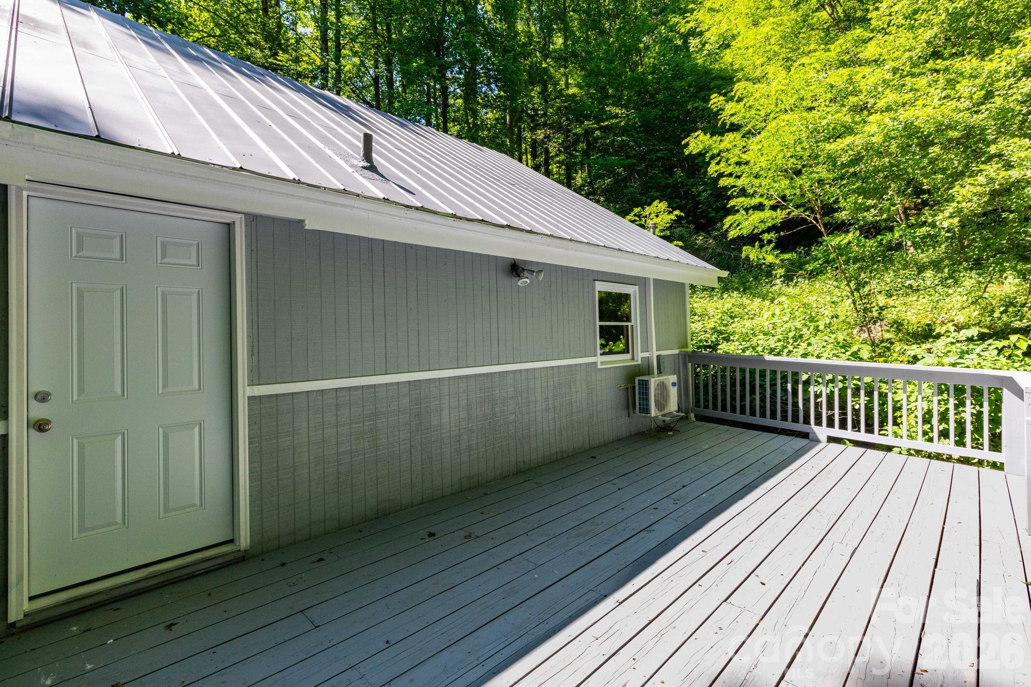 109 Narrow Way Road — Burnsville