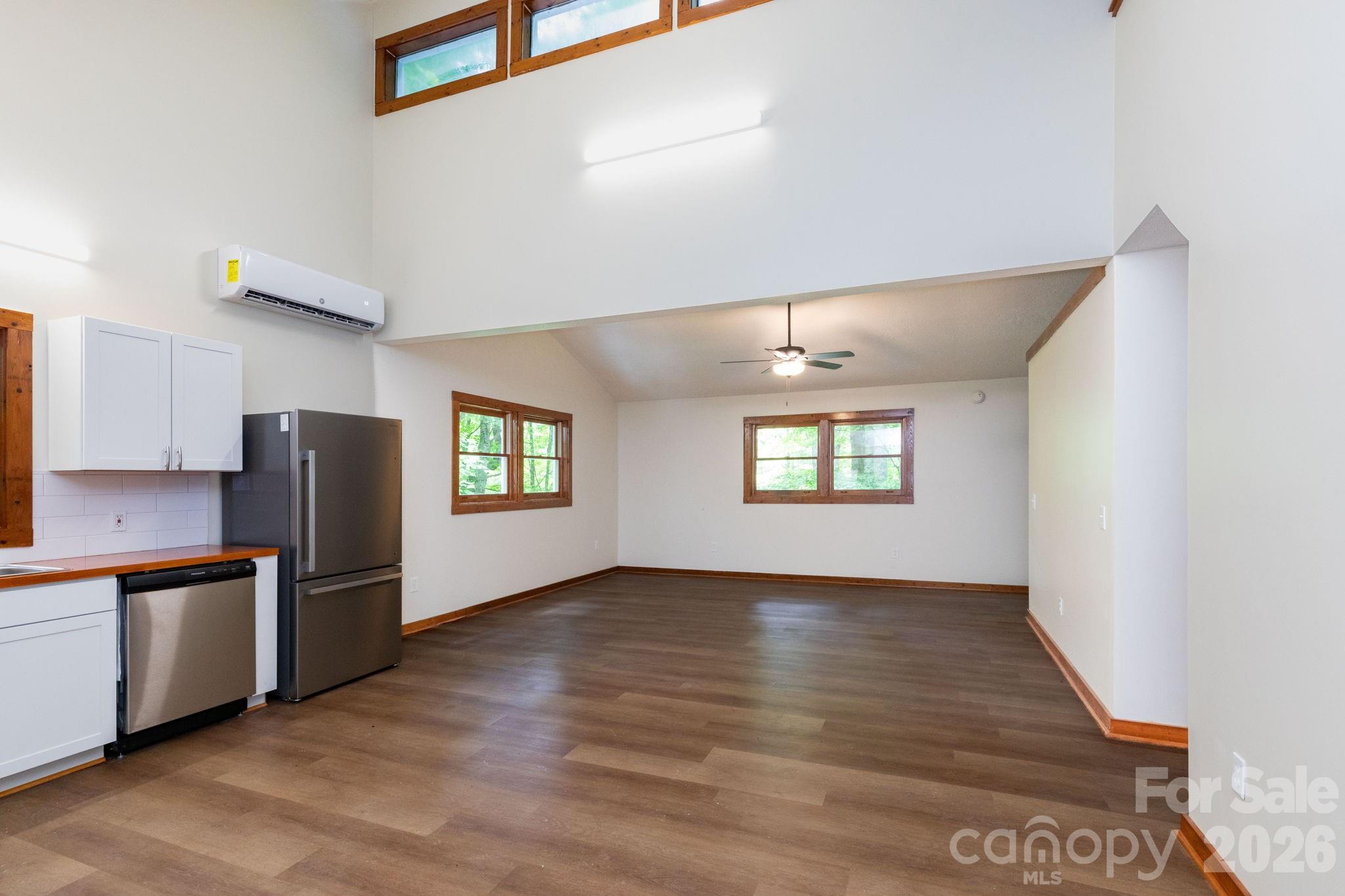 109 Narrow Way Road — Burnsville