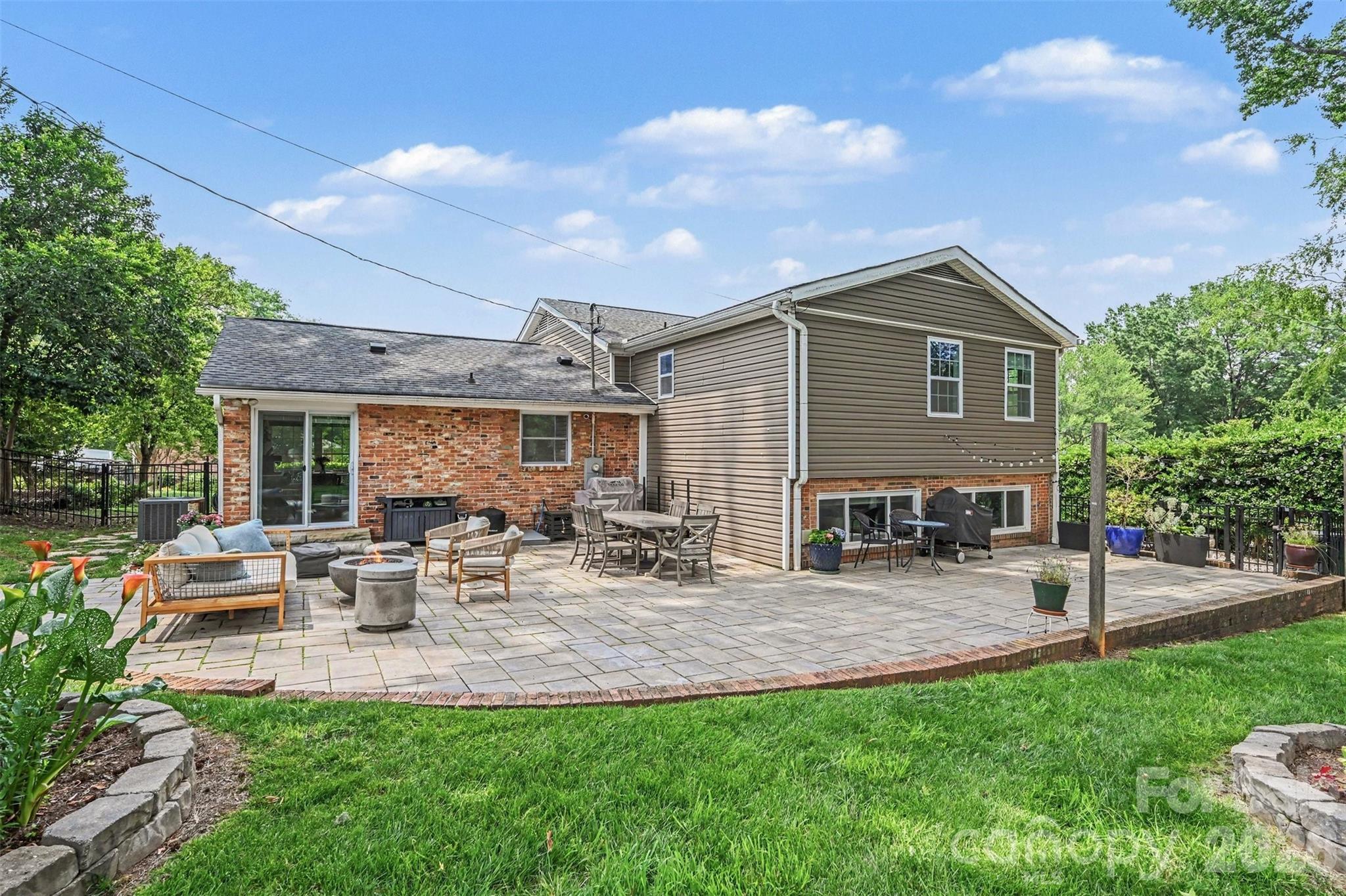 4931 Seacroft Road — Charlotte