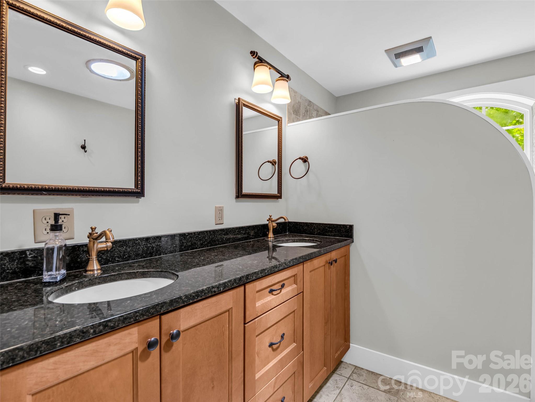 52 Forest Road — Asheville