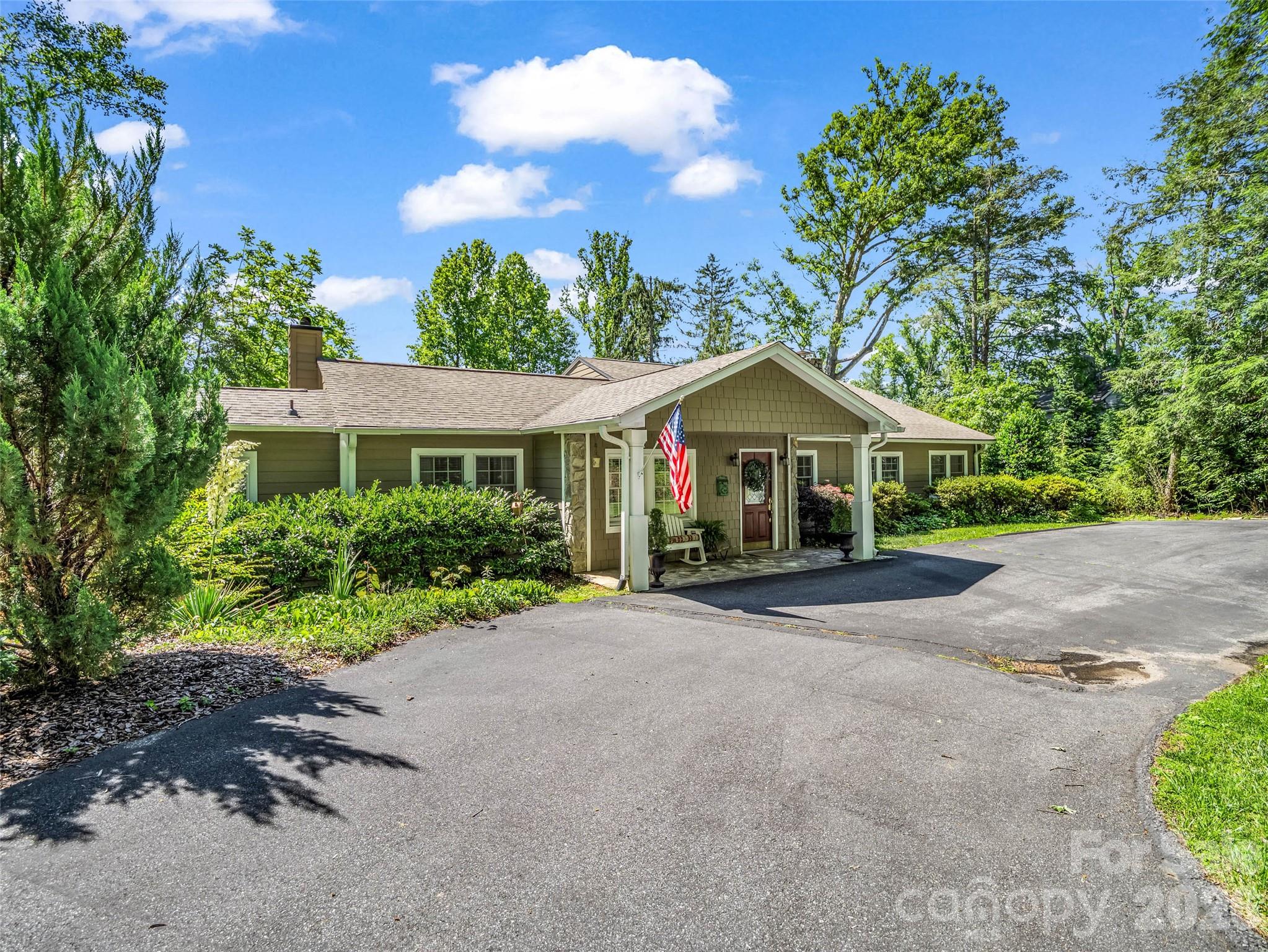 52 Forest Road — Asheville
