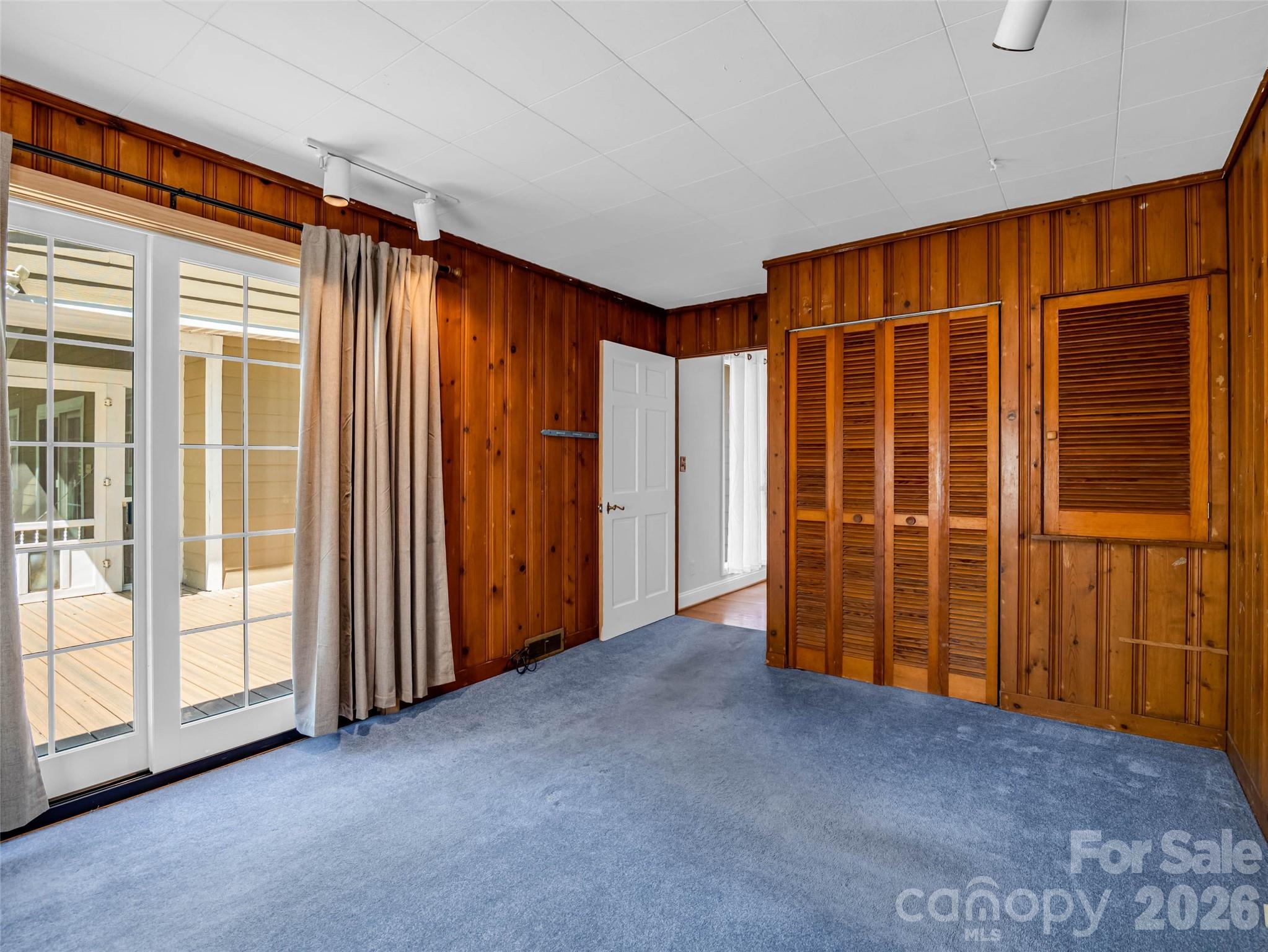 52 Forest Road — Asheville