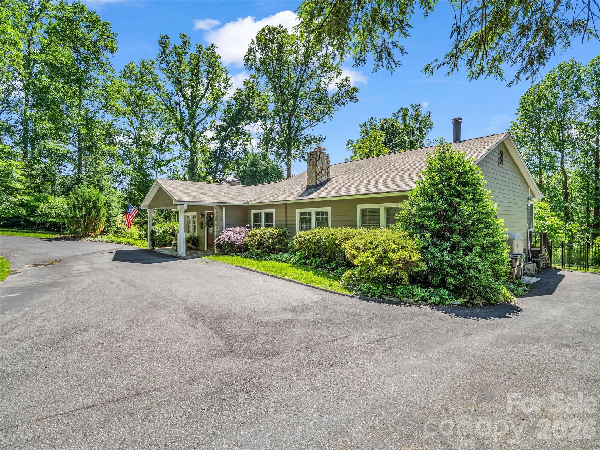 52 Forest Road — Asheville
