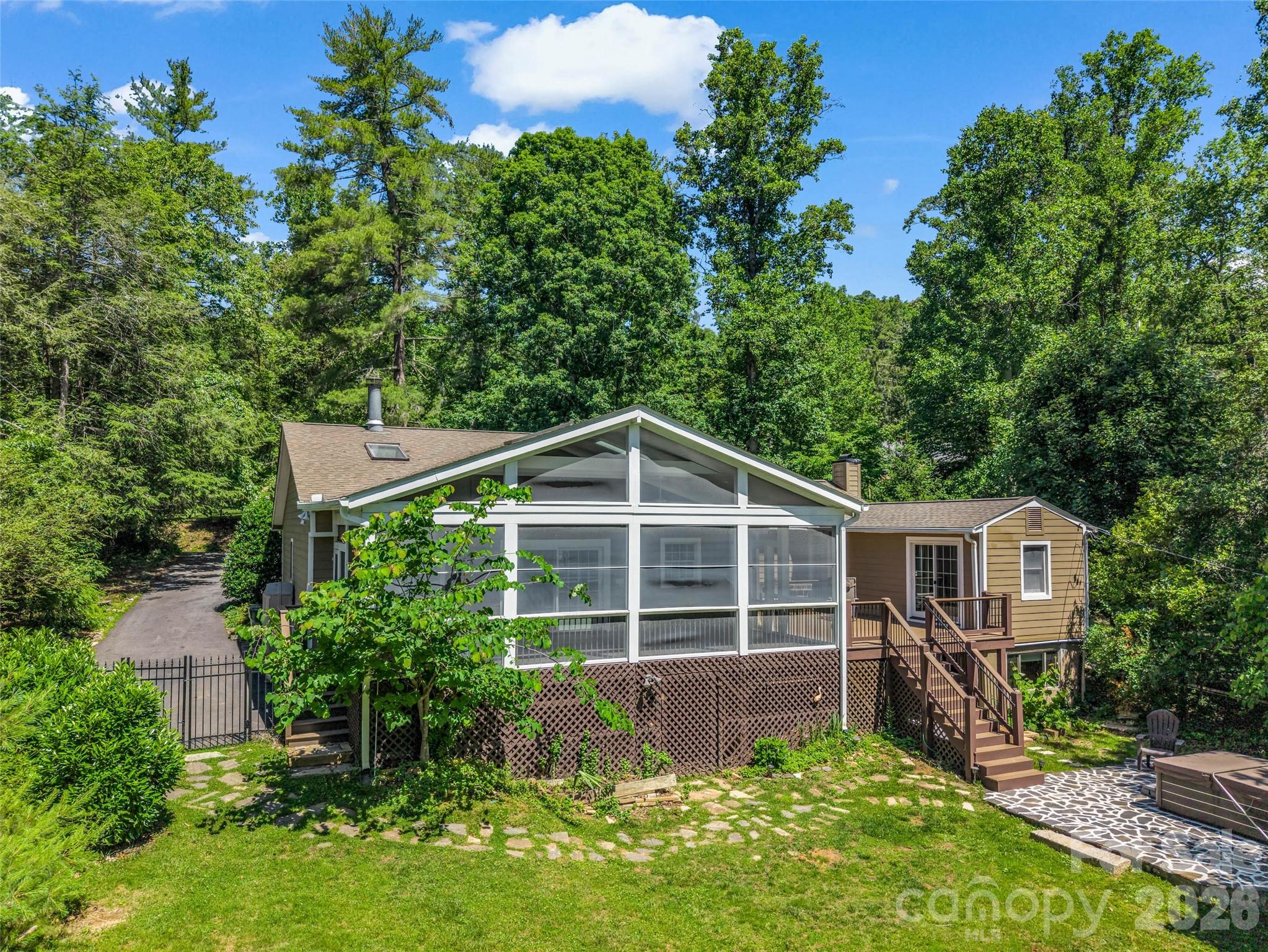 52 Forest Road — Asheville