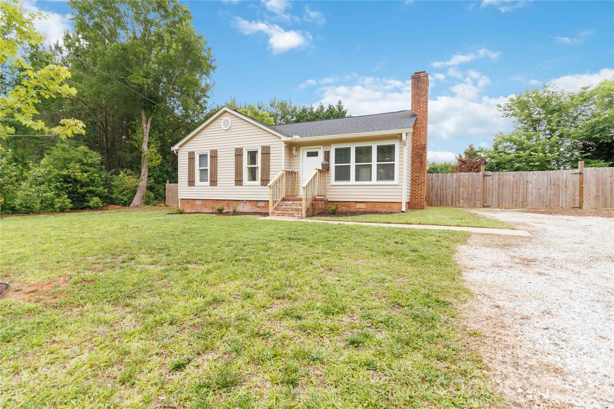 992 Twin Lakes Road — Rock Hill