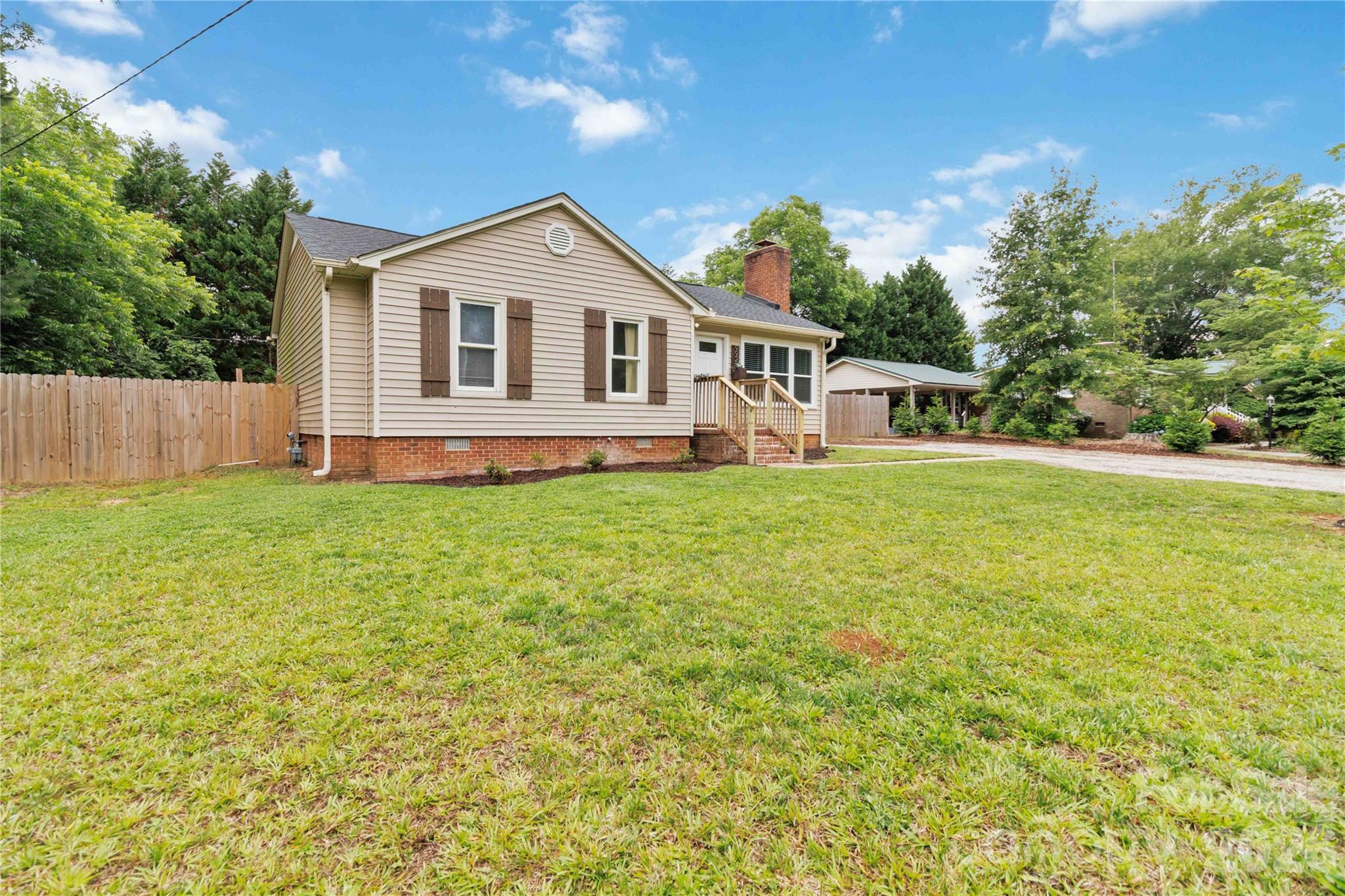 992 Twin Lakes Road — Rock Hill