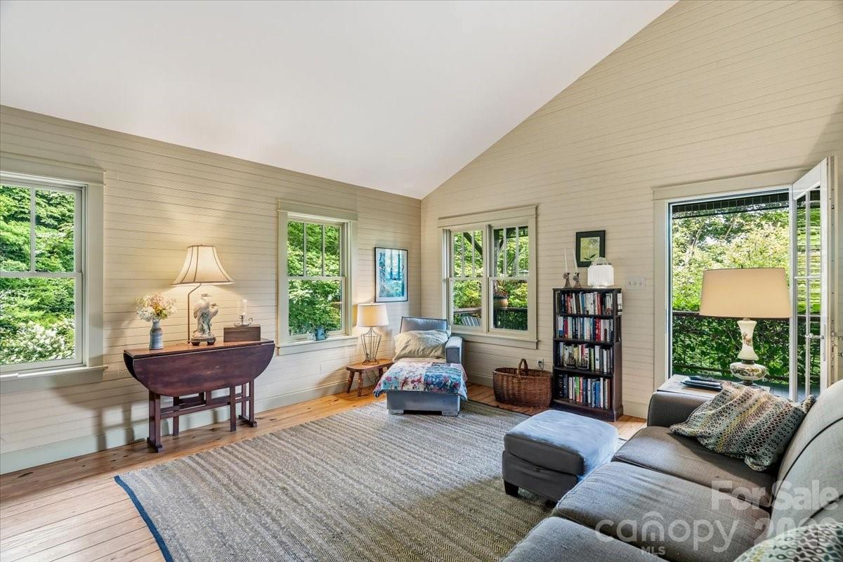 128 Barnet Mountain Drive — Marshall