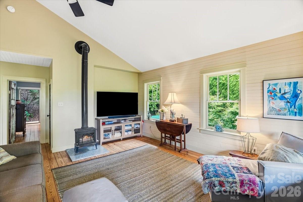 128 Barnet Mountain Drive — Marshall