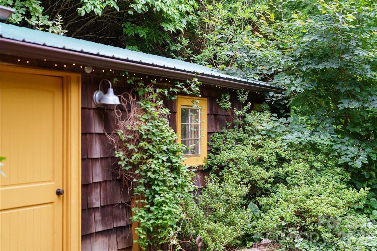 128 Barnet Mountain Drive — Marshall
