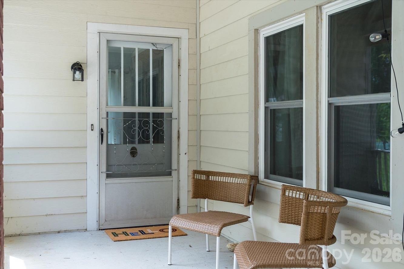 10 Washington Avenue — Asheville