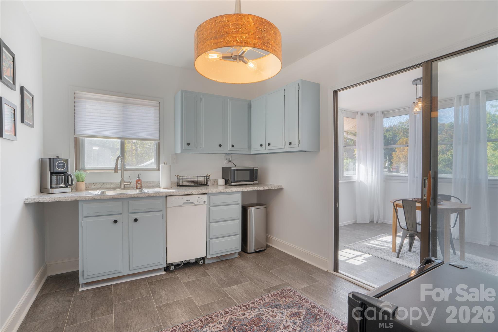10 Washington Avenue — Asheville