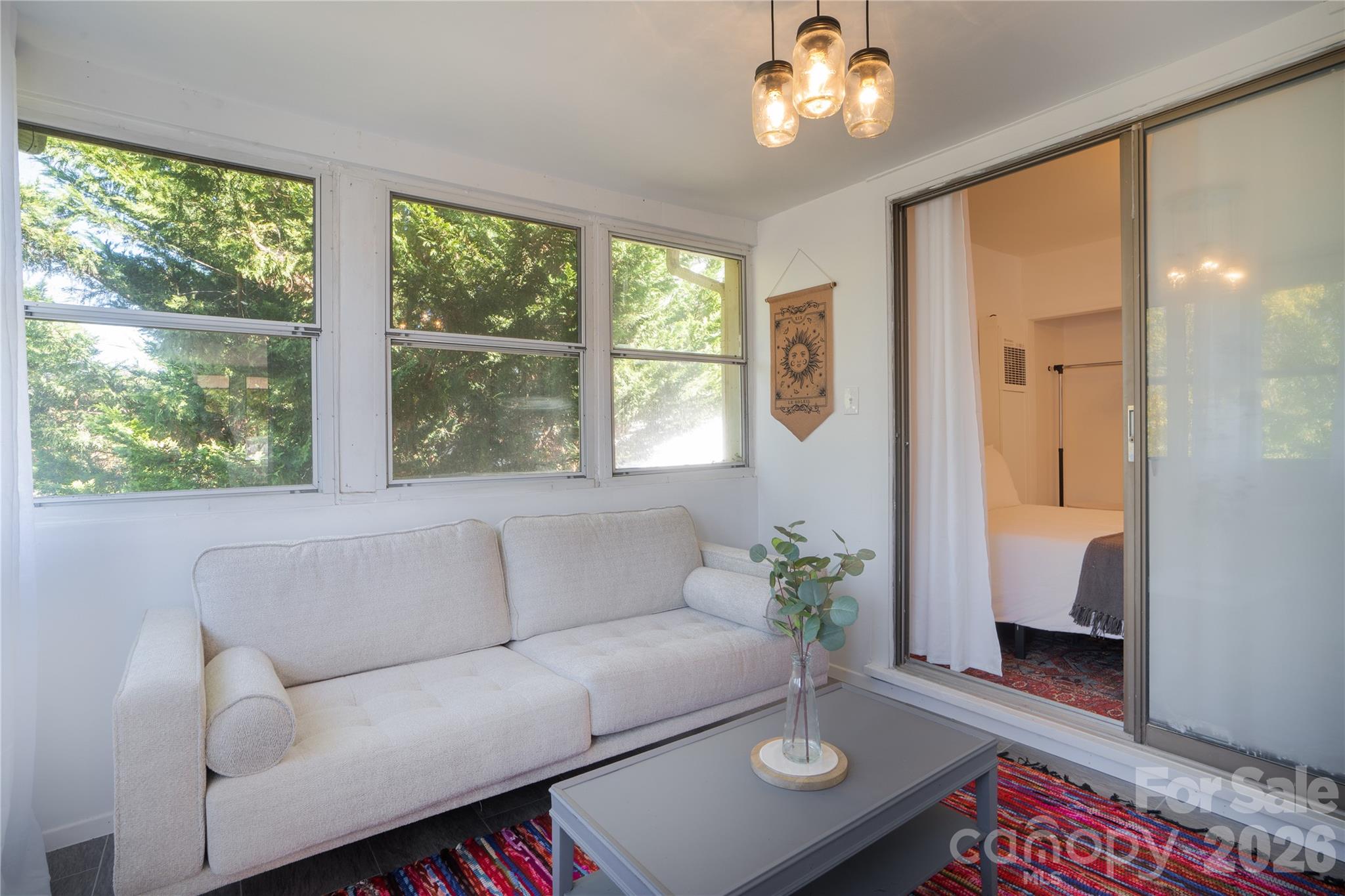 10 Washington Avenue — Asheville