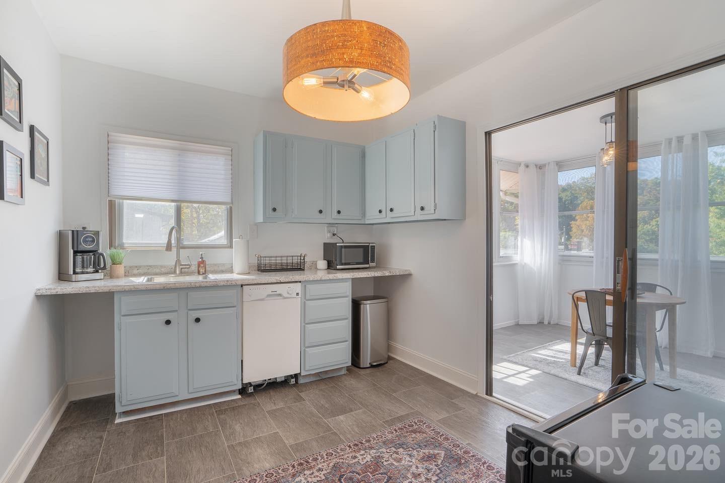10 Washington Avenue — Asheville
