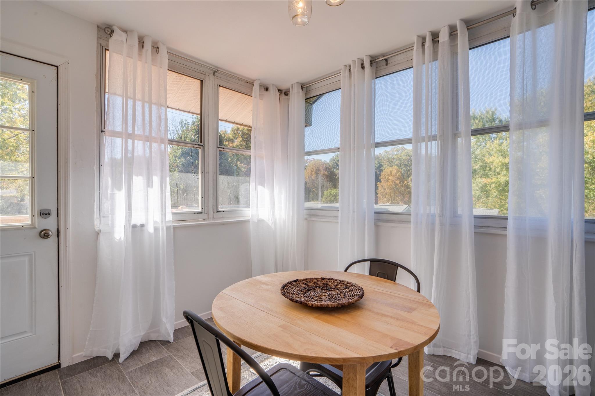 10 Washington Avenue — Asheville