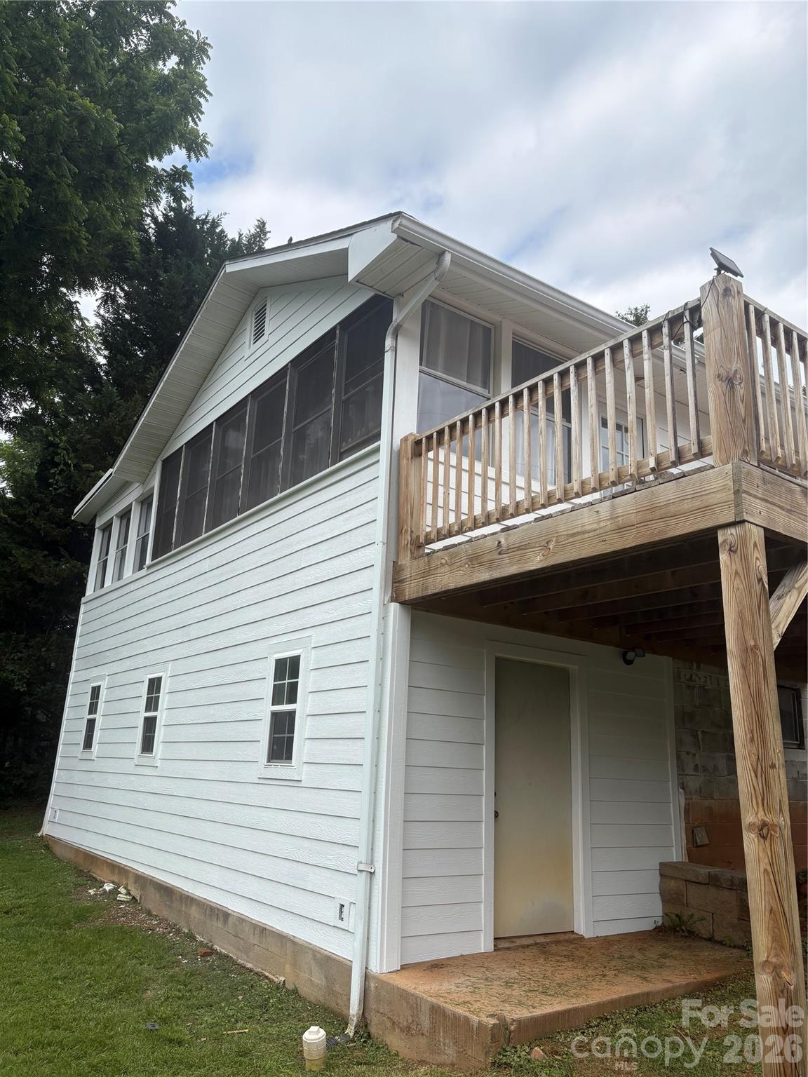 10 Washington Avenue — Asheville