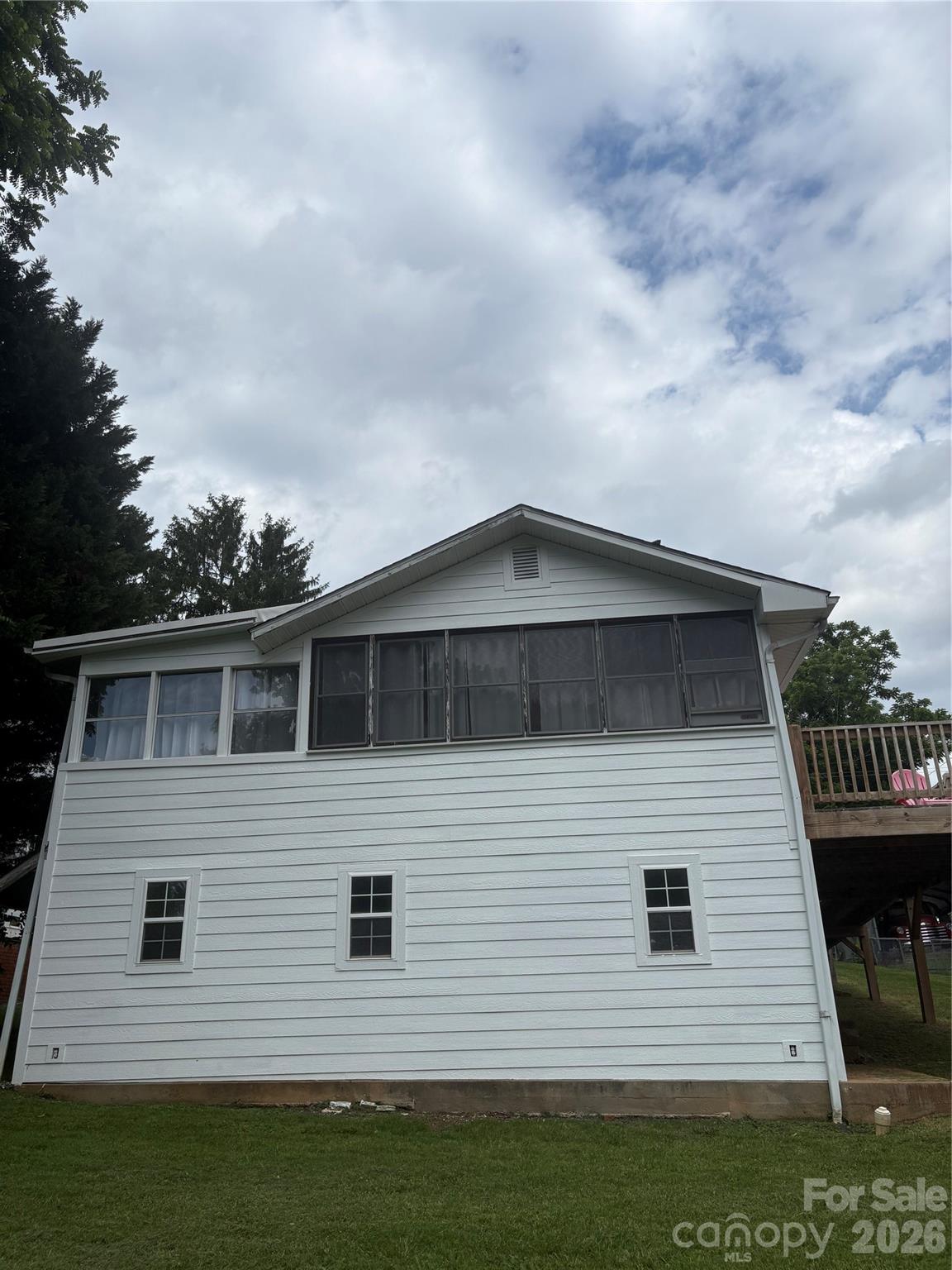 10 Washington Avenue — Asheville
