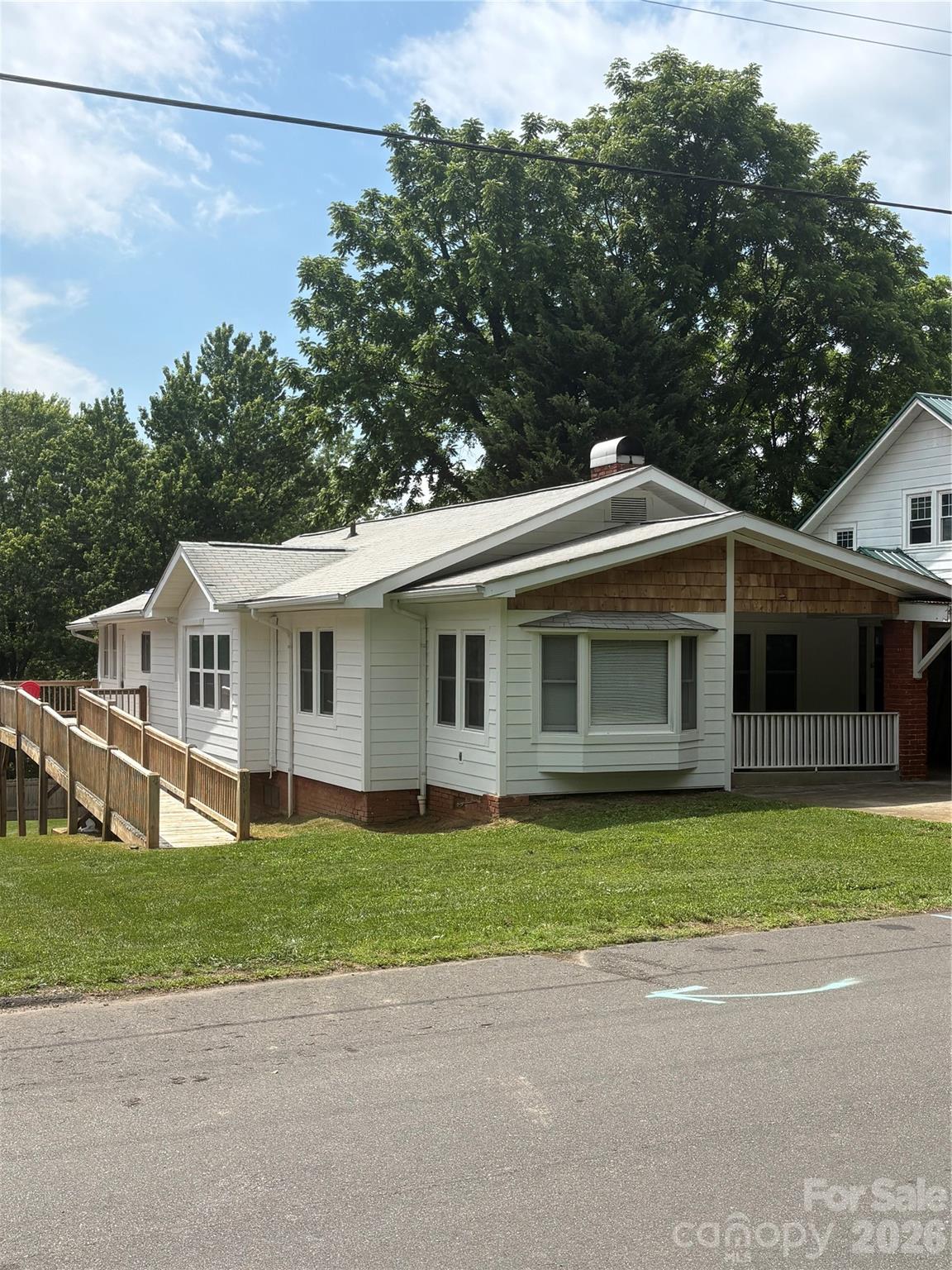 10 Washington Avenue — Asheville