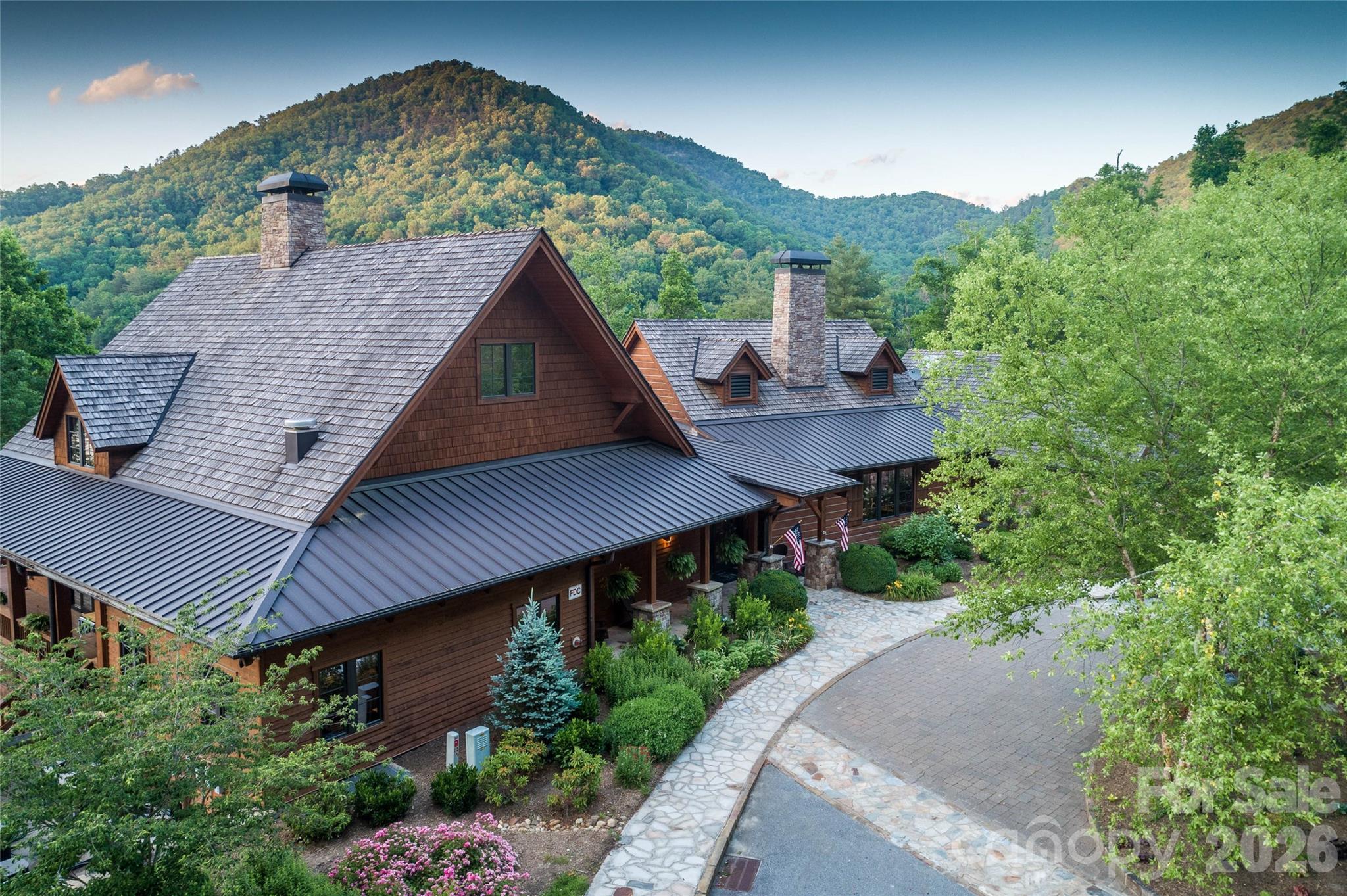 670 Southshore Drive — Tuckasegee
