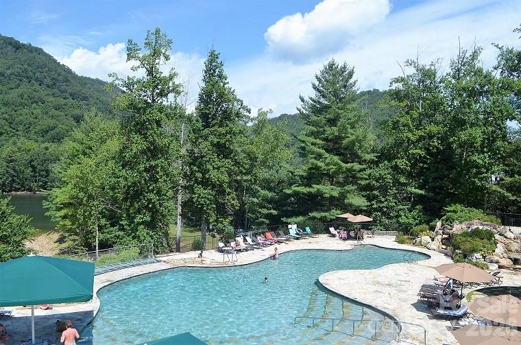 670 Southshore Drive — Tuckasegee