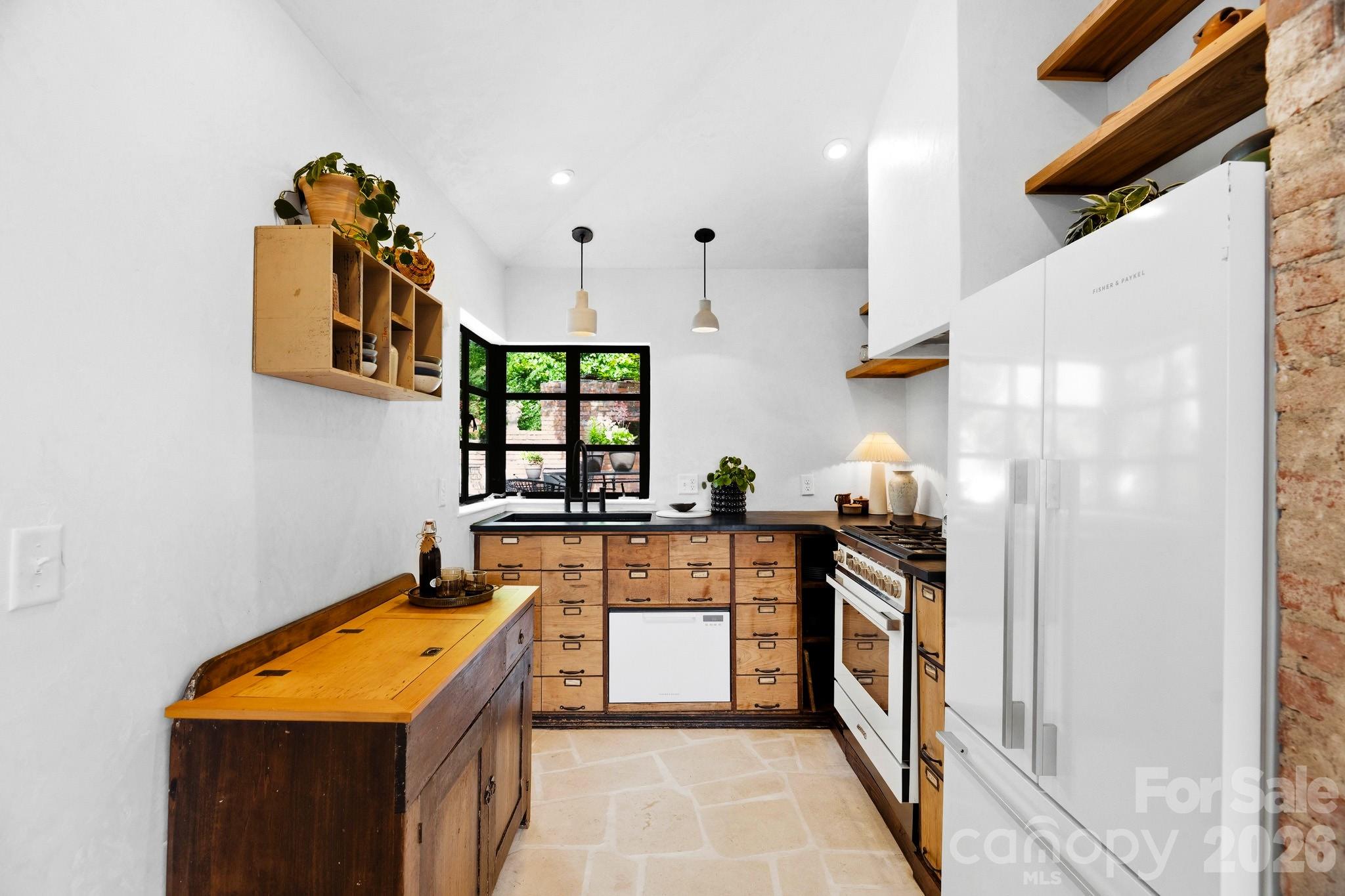 38 Aurora Drive — Asheville