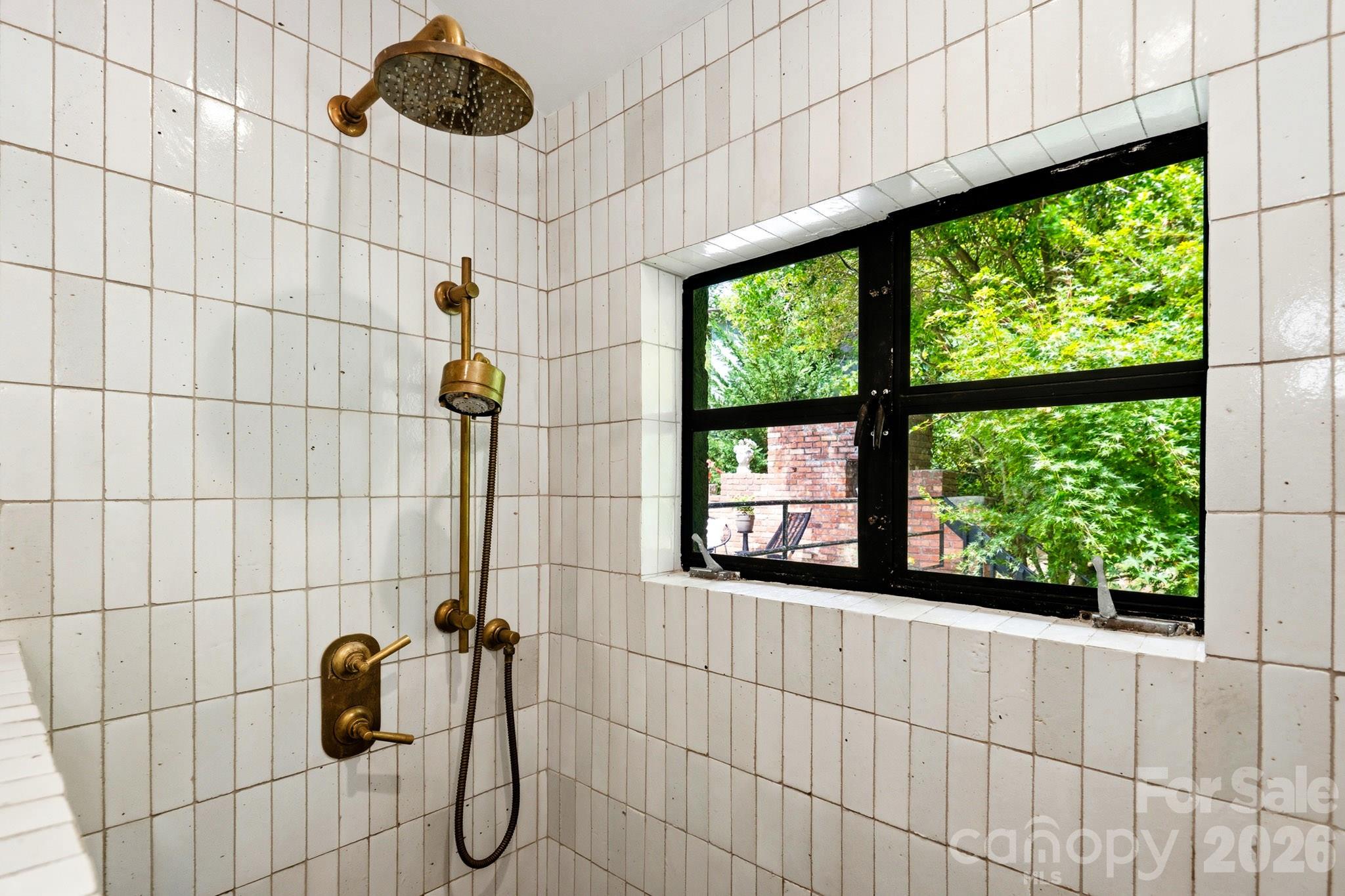 38 Aurora Drive — Asheville