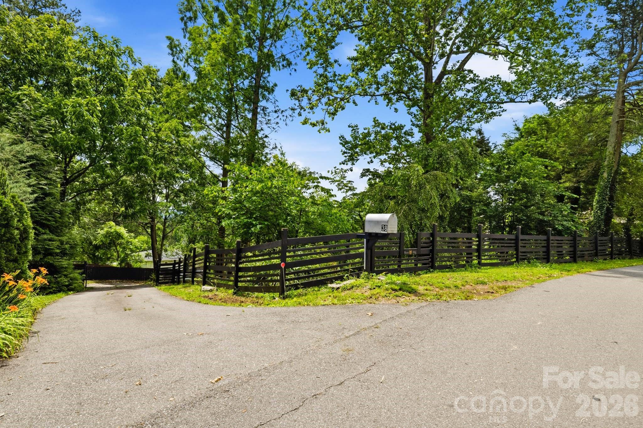 38 Aurora Drive — Asheville