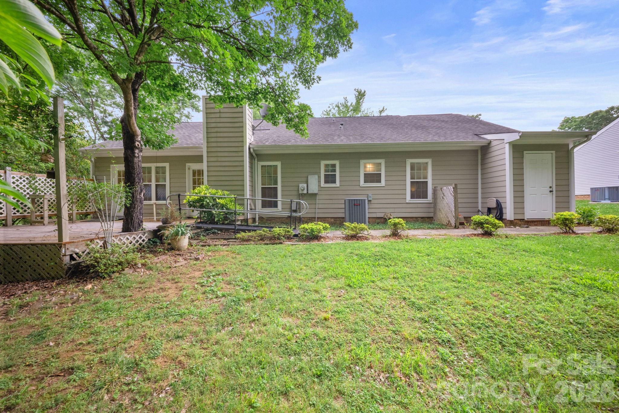 11833 Post Ridge Court — Charlotte