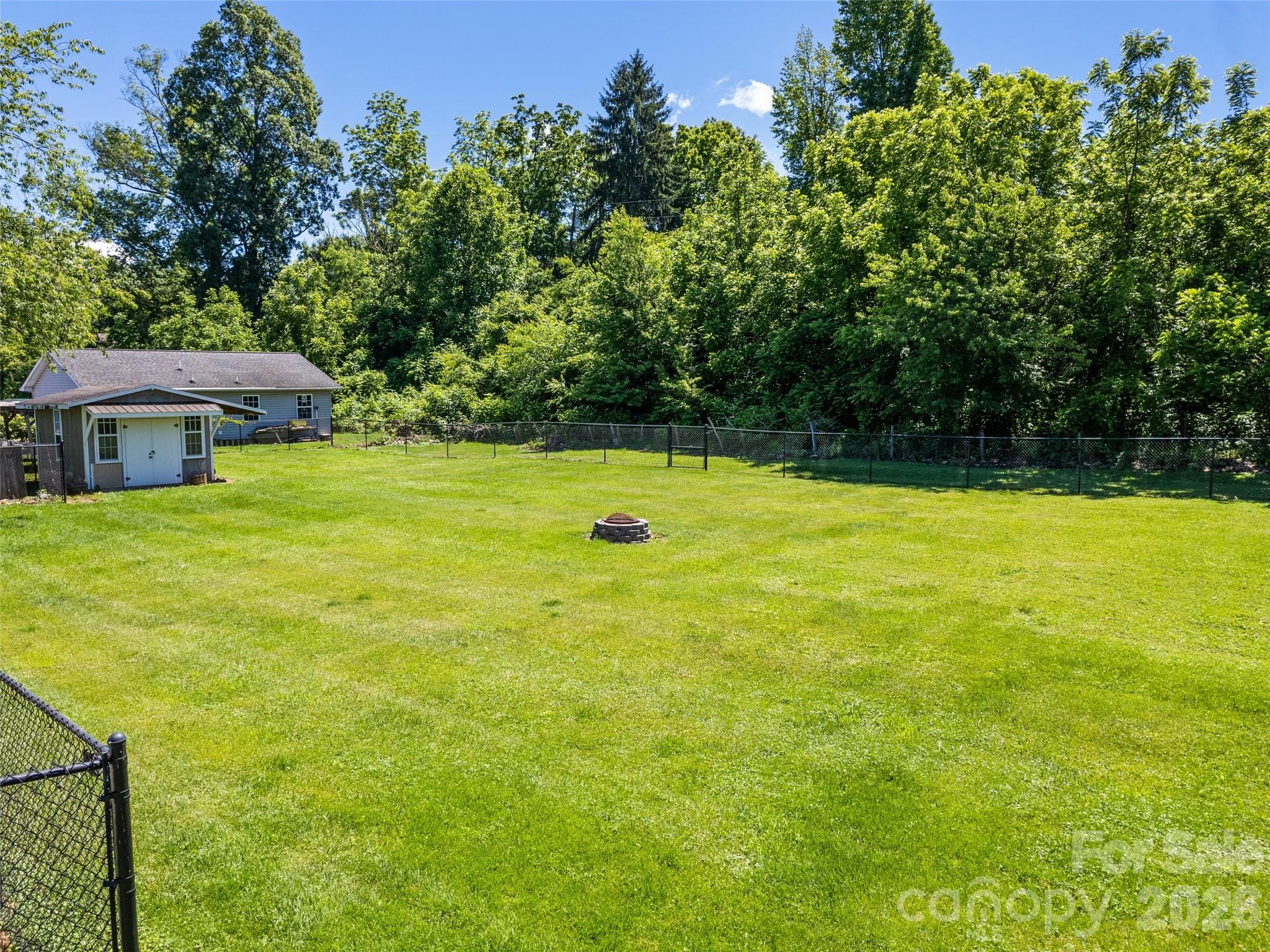 40 Avery Street — Waynesville