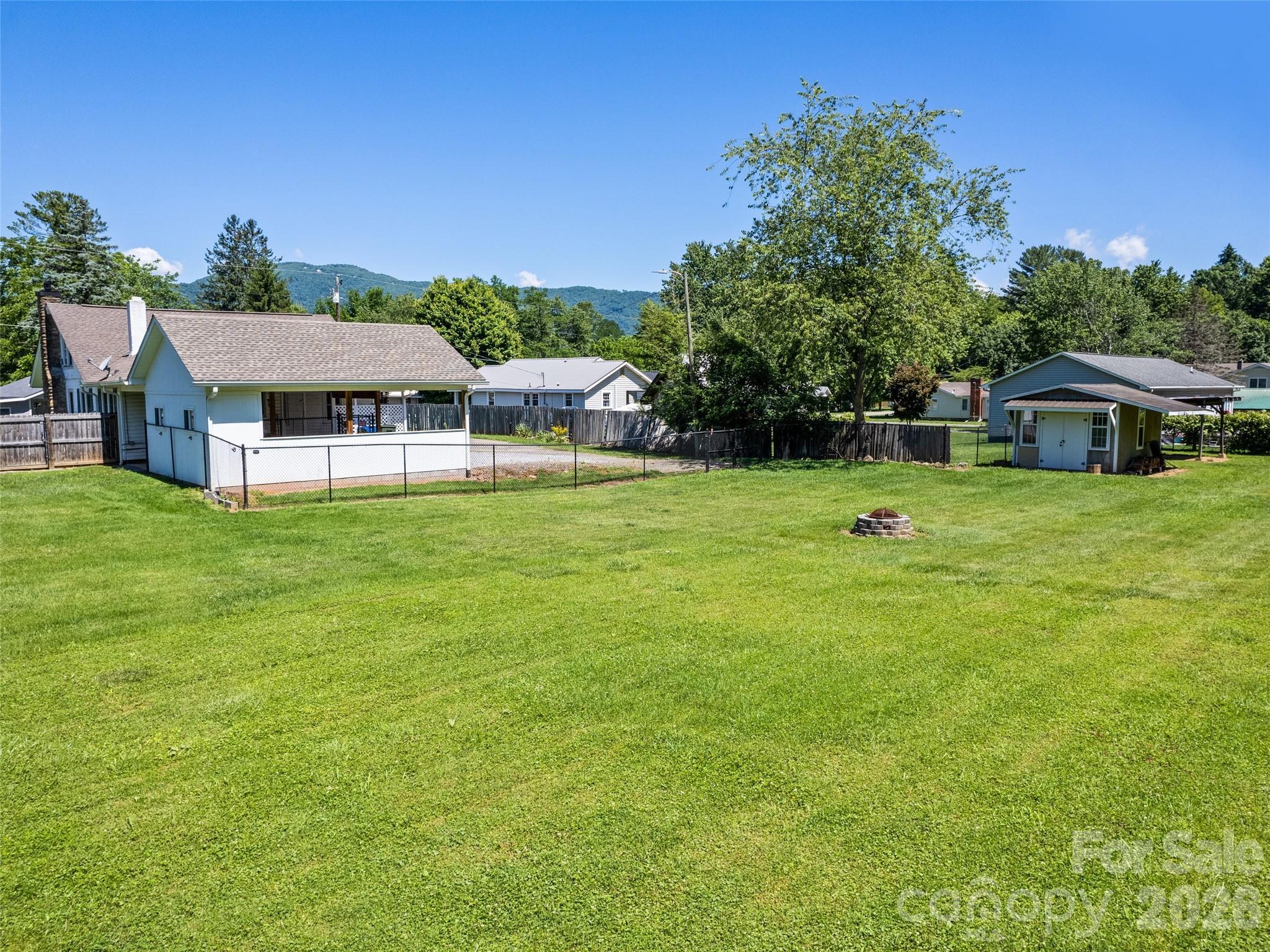 40 Avery Street — Waynesville