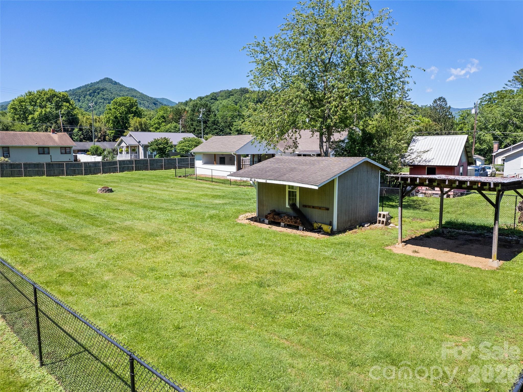 40 Avery Street — Waynesville
