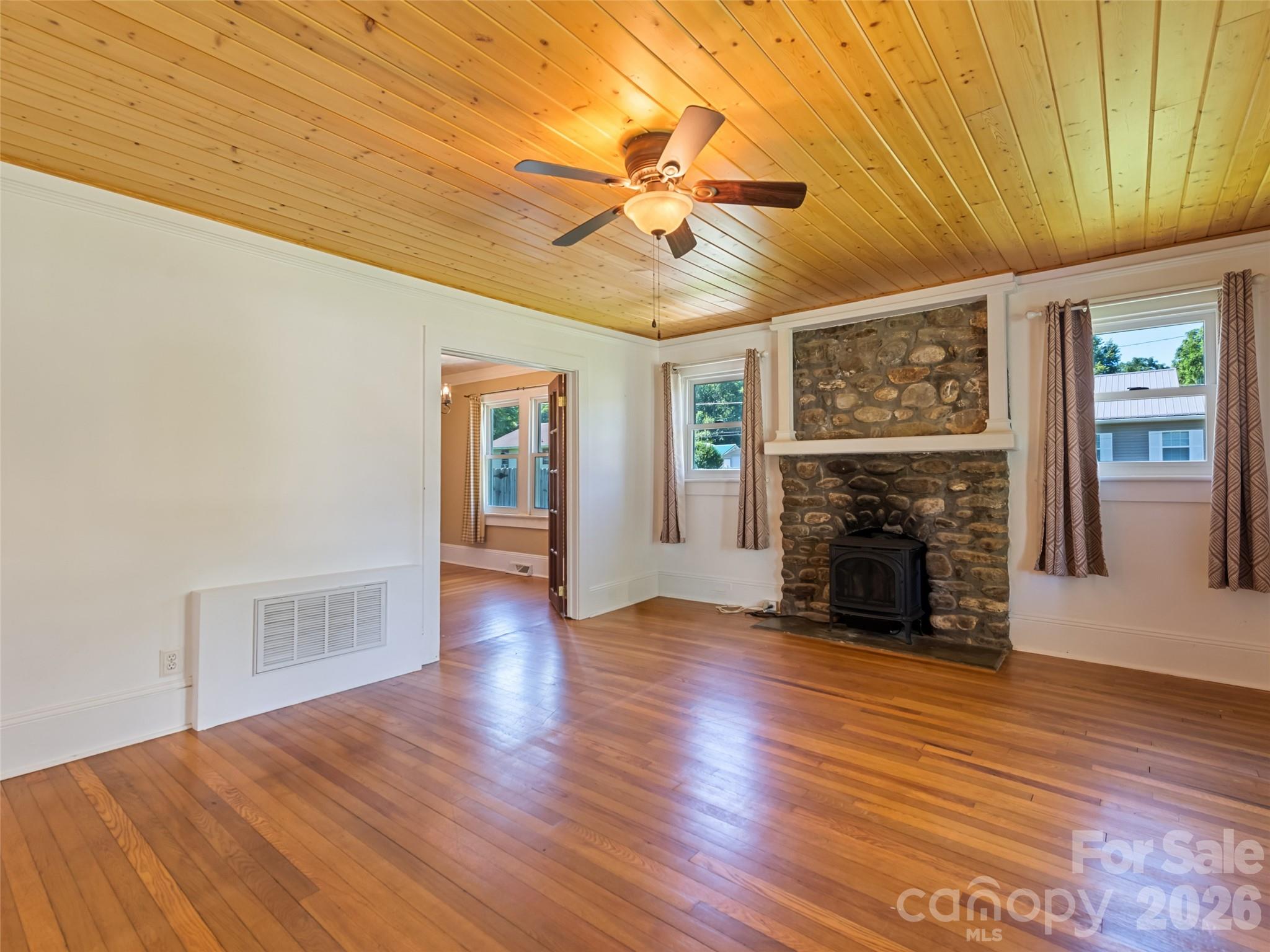 40 Avery Street — Waynesville
