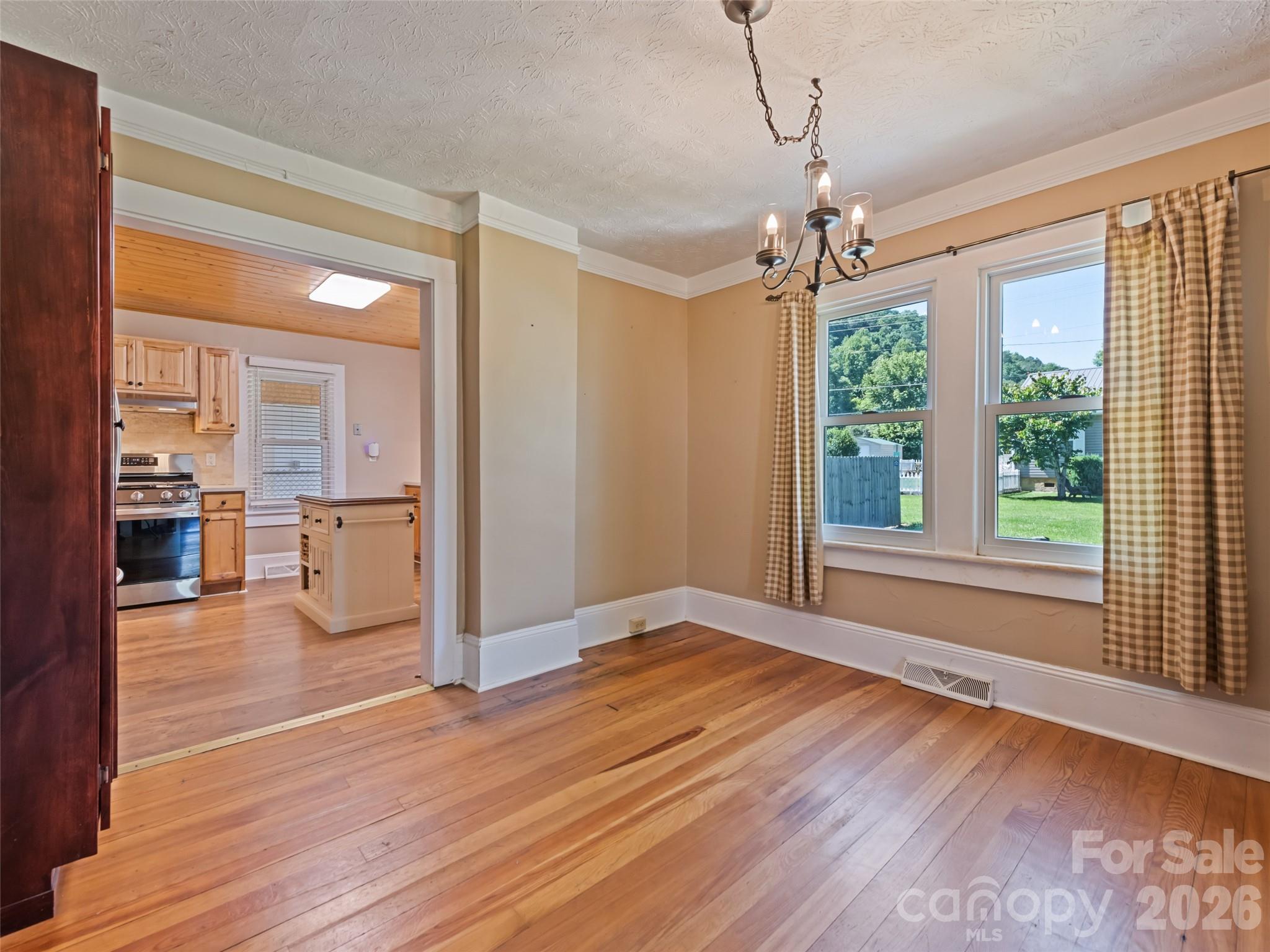 40 Avery Street — Waynesville