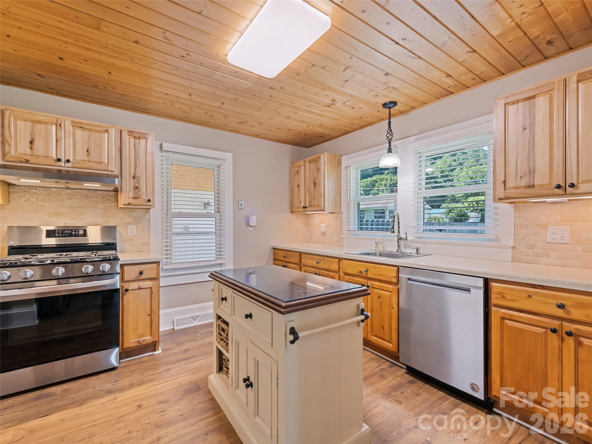 40 Avery Street — Waynesville