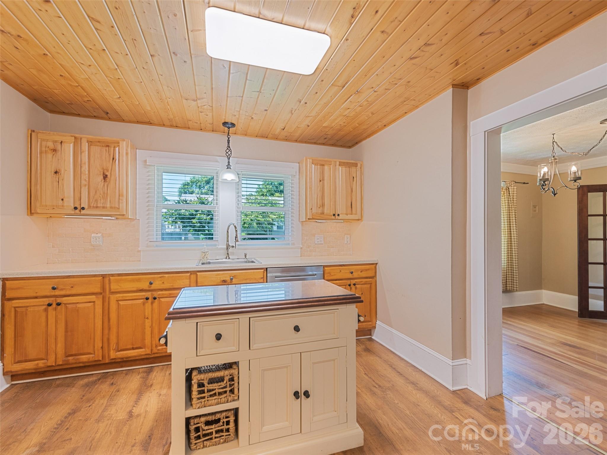 40 Avery Street — Waynesville