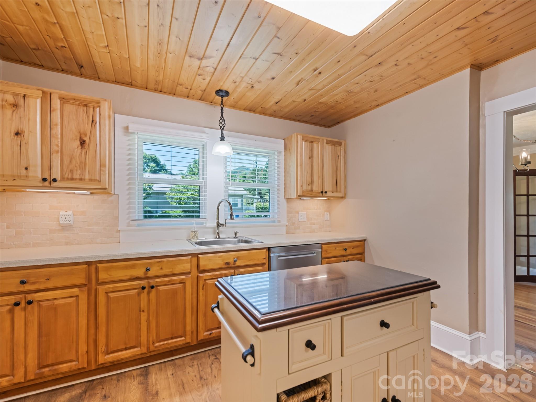 40 Avery Street — Waynesville