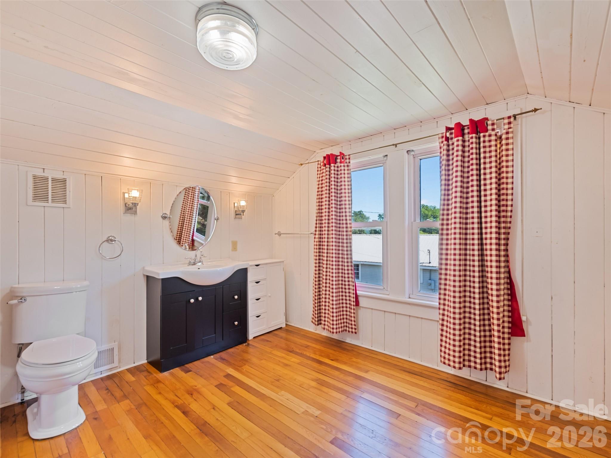 40 Avery Street — Waynesville